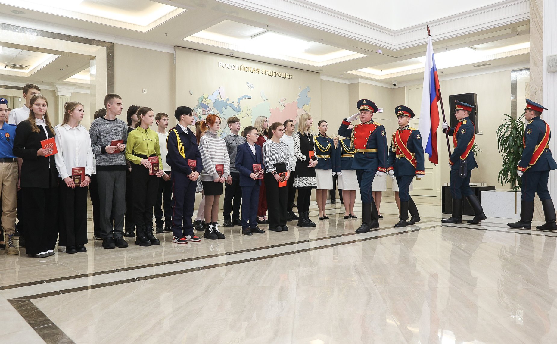 Торжественная церемония вручения паспортов граждан РФ 14-летним жителям Луганской Народной Республики и Херсонской области