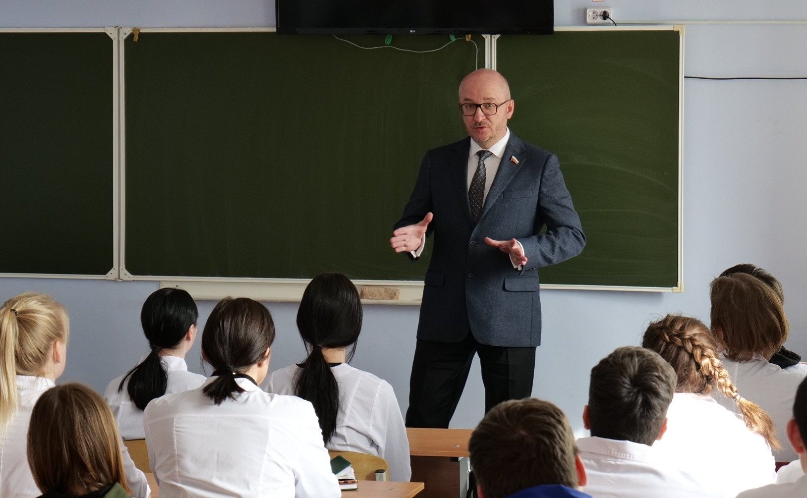 Олег Цепкин в ходе работы в регионе посетил Медицинский колледж Саткинского района