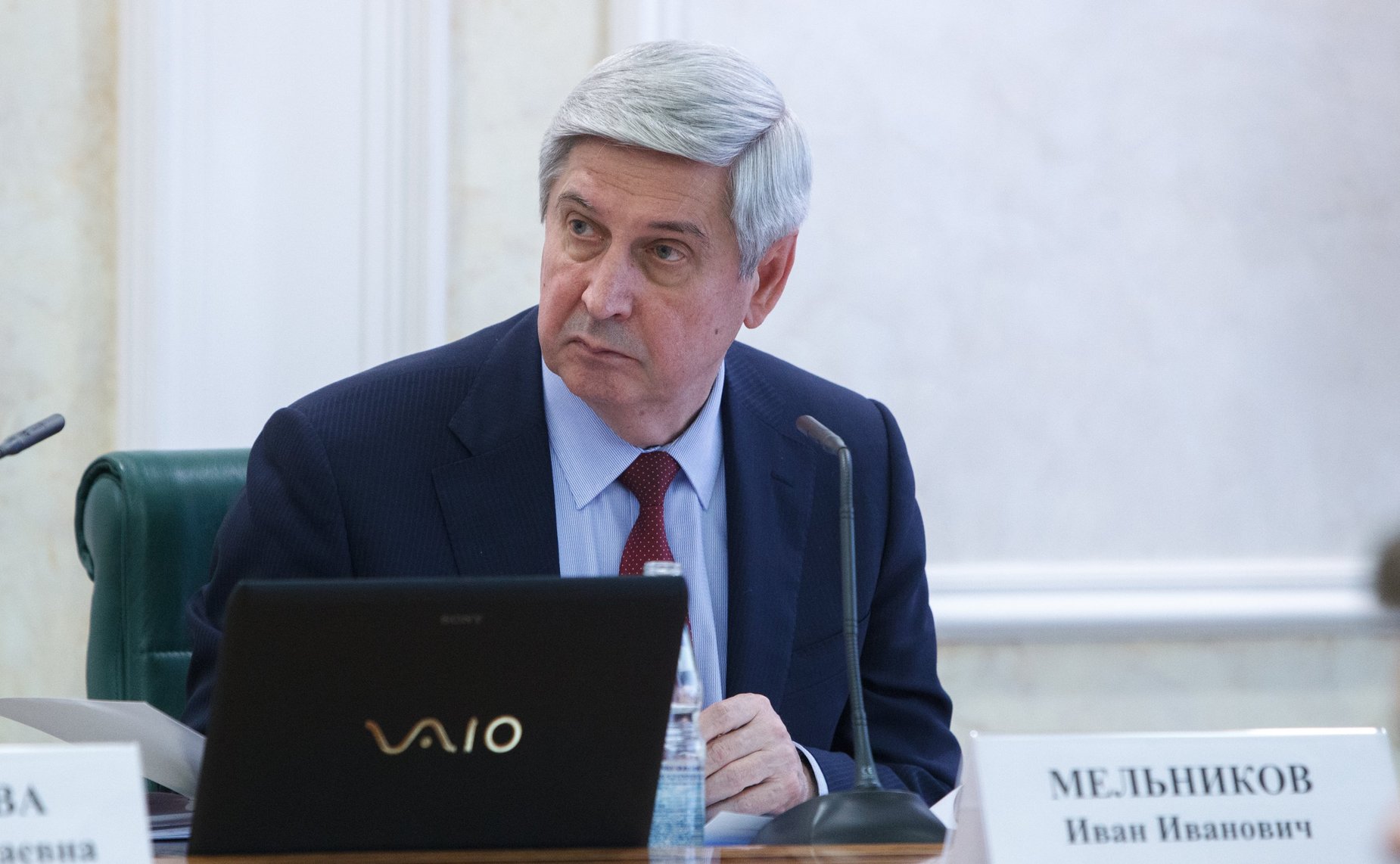 И. Мельников