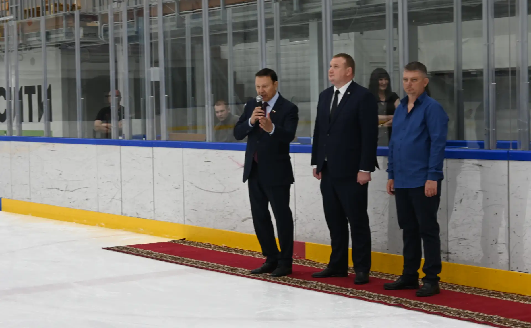 Александр Ролик встретился с участниками приморской команды ветеранов СВО
по следж-хоккею