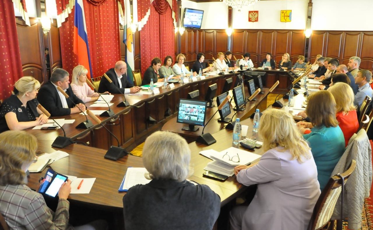 Елена Бибикова провела круглый стол о развитии в стране системы долговременного ухода за гражданами пожилого возраста и инвалидами
