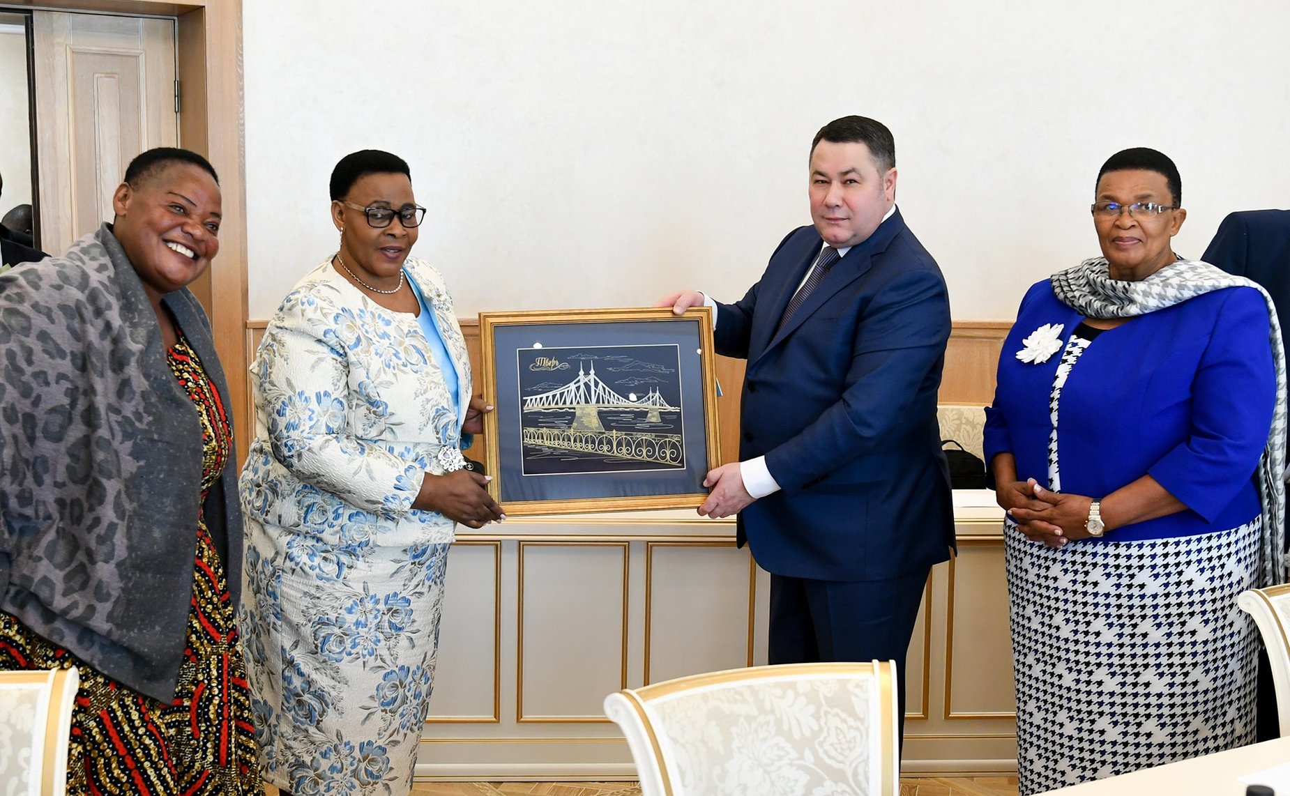 Делегация Зимбабве во главе с председателем Сената Парламента Республики Мейбл Чиномоной посетила Тверскую область. Поездка прошла в рамках официального визита в Россию, состоявшегося по приглашению Председателя СФ Валентины Матвиенко