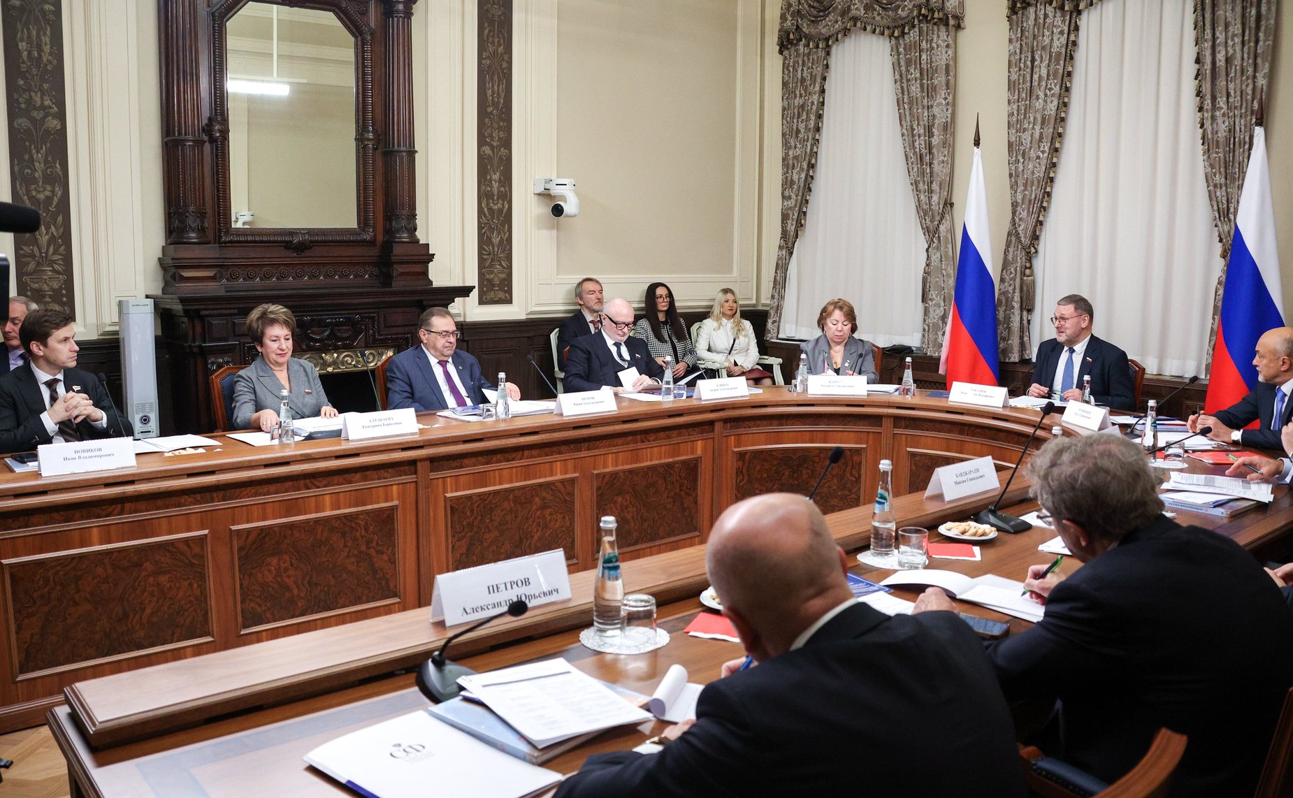 Круглый стол Комитета Совета Федерации по конституционному законодательству и государственному строительству «Роль Конституции в истории государств и народов»