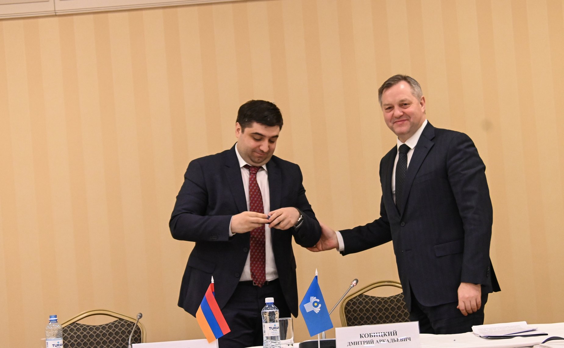 Сенаторы РФ приняли участие в наблюдении за проведением внеочередных выборов депутатов Мажилиса Парламента Республики Казахстан в составе миссий международных наблюдателей