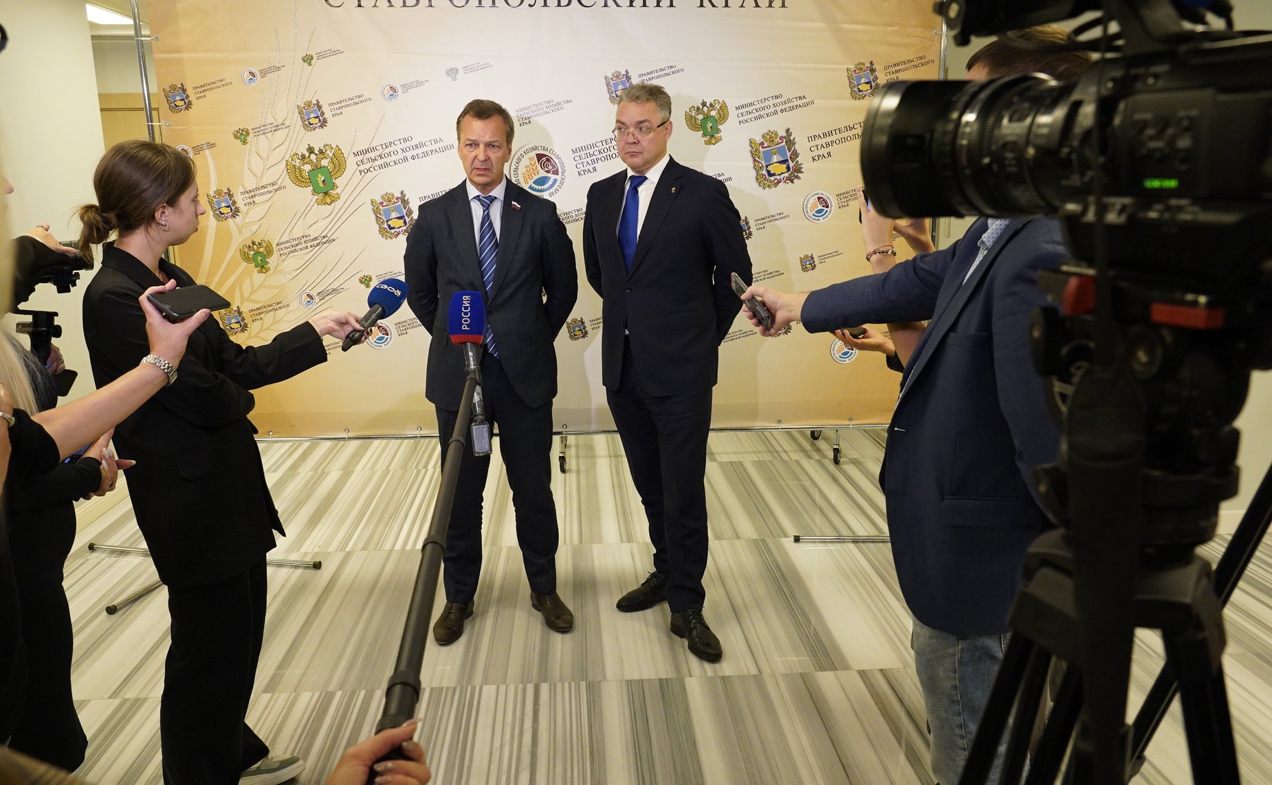 Пресс-подход Андрея Яцкина и Владимира Владимирова по итогам выездного заседания Совета по вопросам аграрно-промышленного комплекса и природопользования при СФ