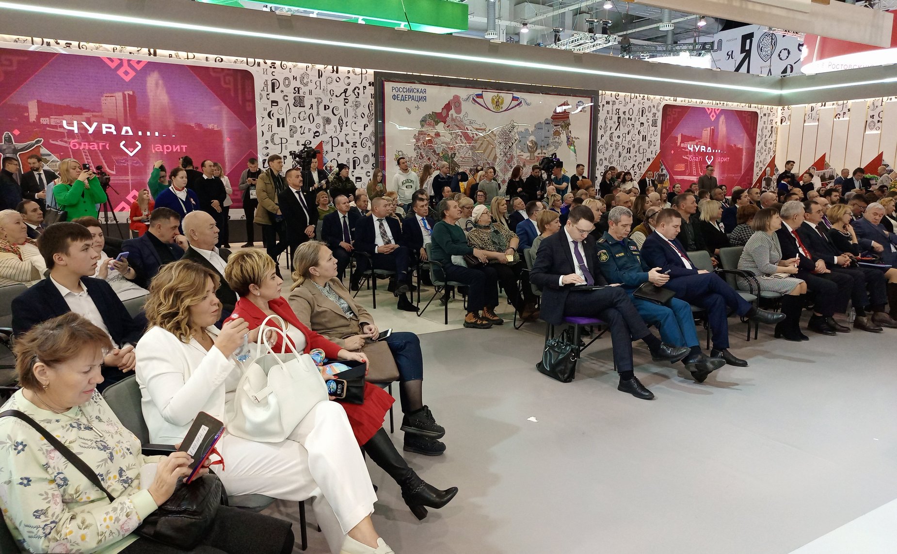 Николай Федоров приветствовал участников Дня Чувашской Республики