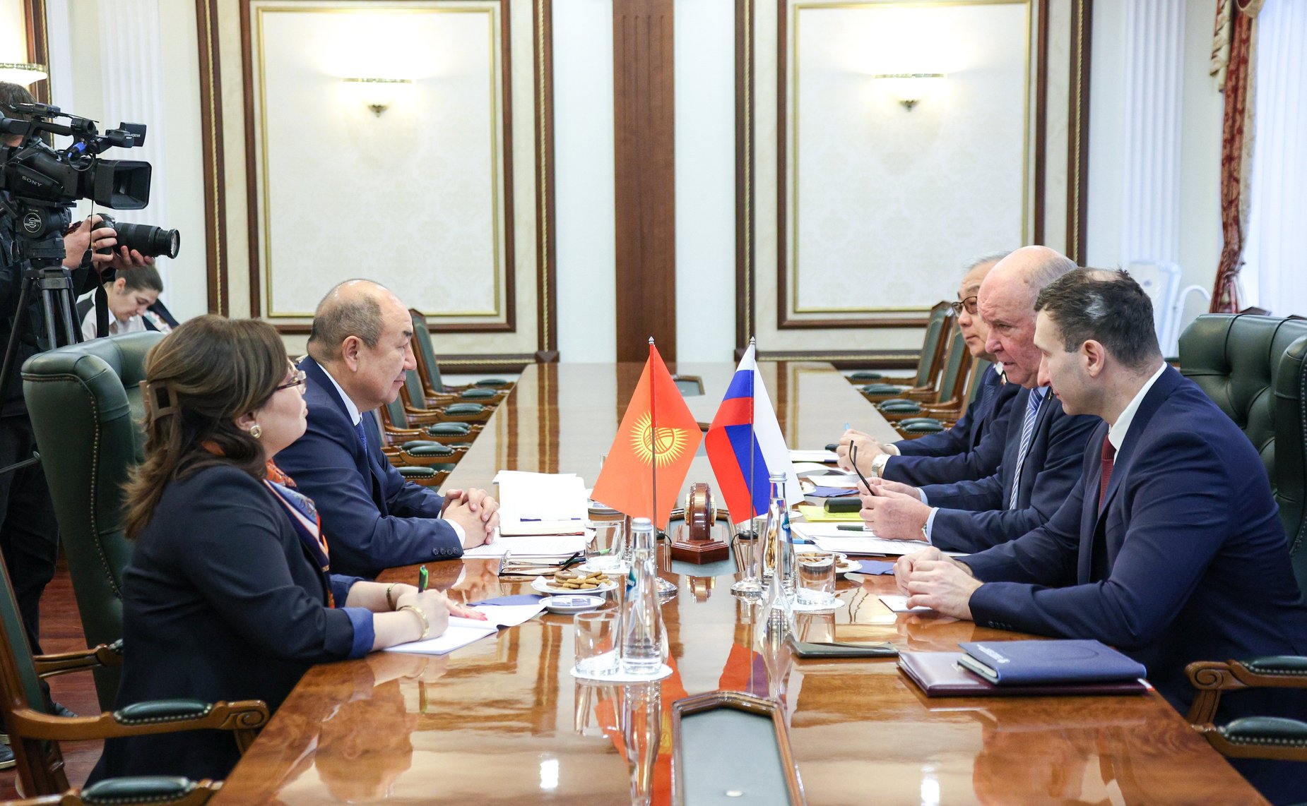 Встреча председателя Комитета Совета Федерации по международным делам Григория Карасина с Чрезвычайным и Полномочным Послом Киргизской Республики в РФ