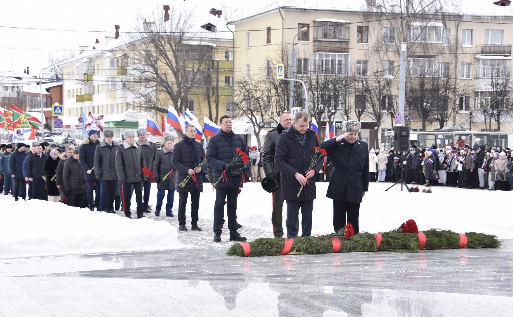 Сергей Мартынов поздравил жителей республики с Днем защитника Отечества