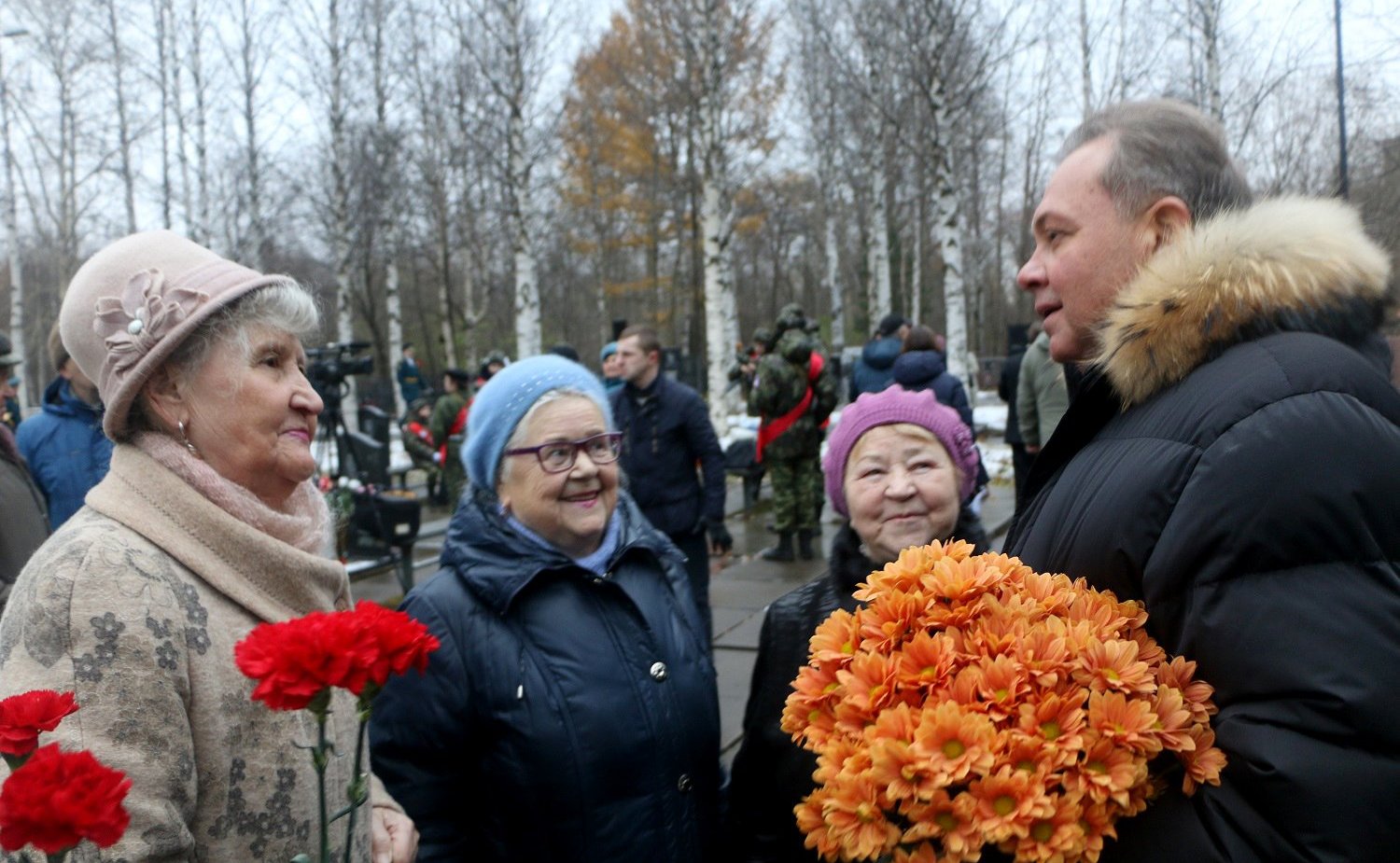 Виктор Павленко принял участие в открытии памятного знака «Солдатским матерям» на Архангельском мемориале «Площадь памяти»