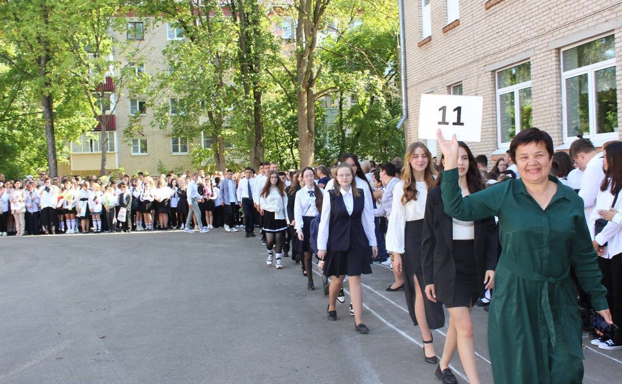 Александр Савин присутствовал на церемонии открытия нового учебного года в общеобразовательной школе № 2 г. Белоусово