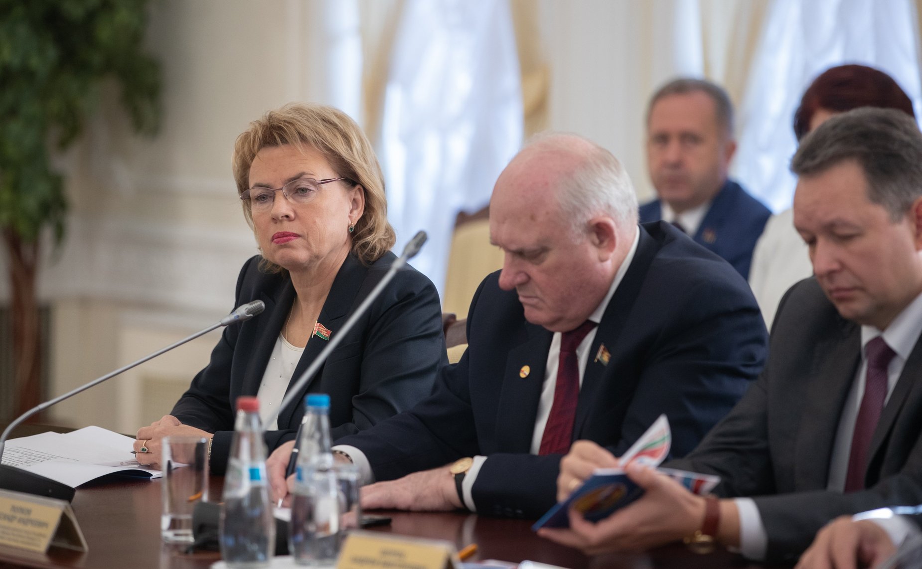 В. Матвиенко и М. Мясникович провели совместную встречу с руководителями субъектов России и Беларуси