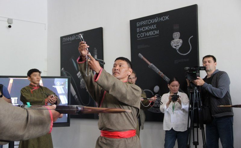 Баир Жамсуев принял участие в открытии галереи Жигжита Баясхаланова