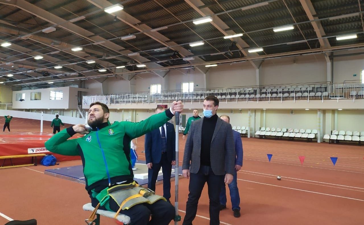 Эдуард Исаков встретился в Сургуте со спортсменами и тренерами Центра адаптивного спорта Югры