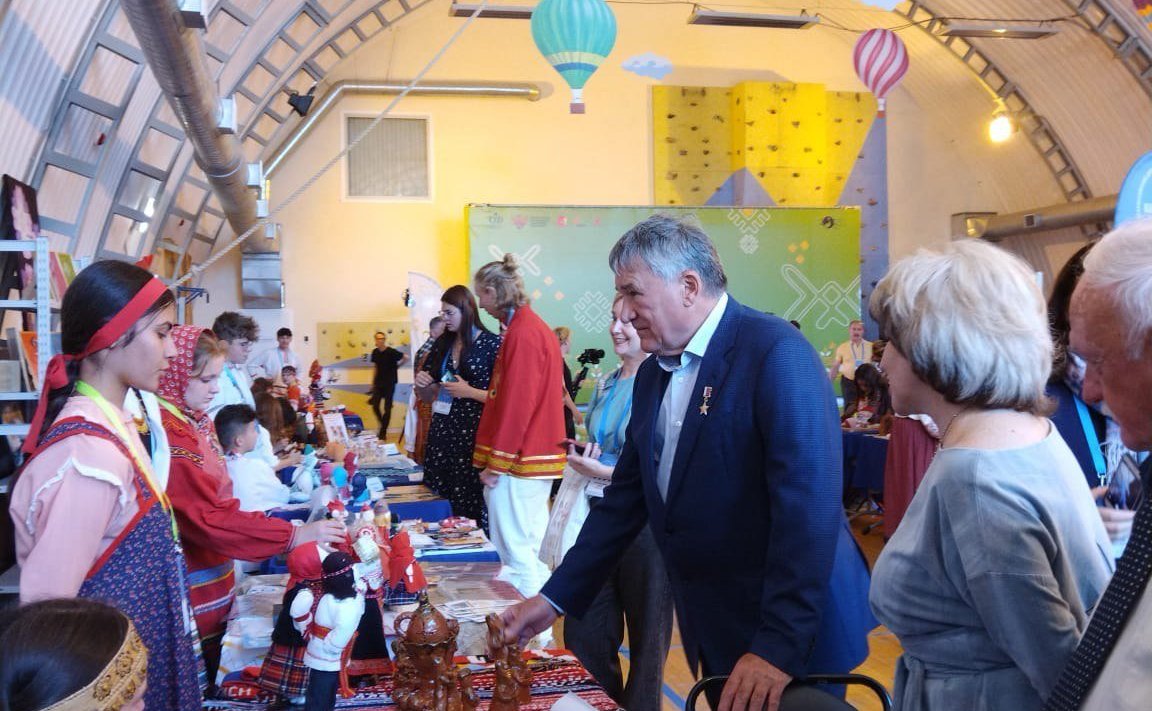 Юрий Воробьев принял участие в заключительном этапе Всероссийского детского фестиваля «Наследники традиций», который проходит на Вологодчине