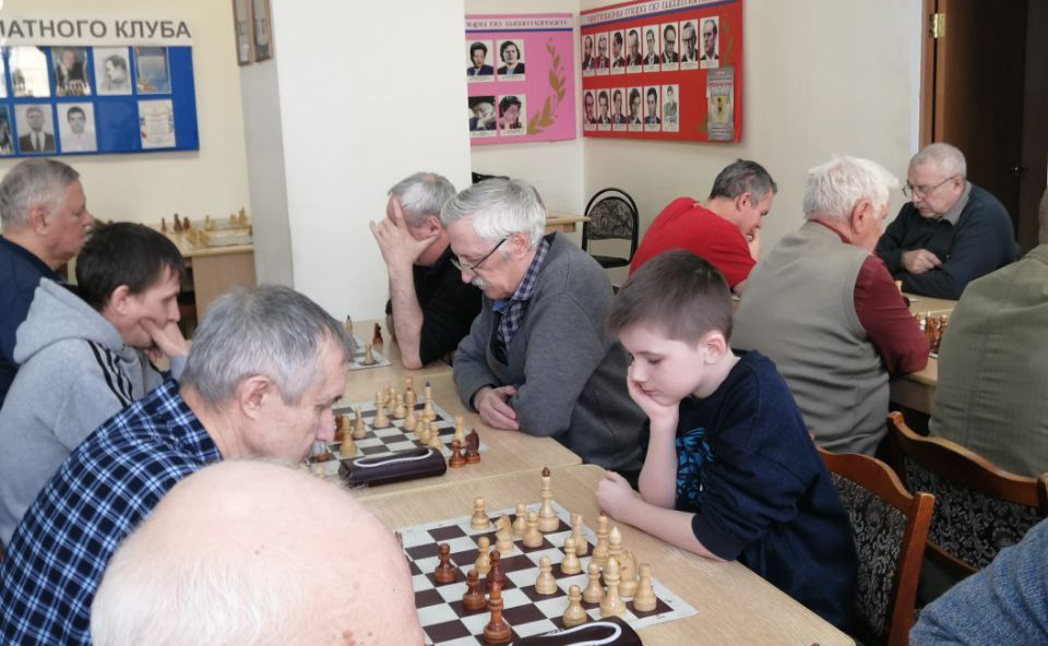 Олег Цепкин в ходе поездки в регион посетил шахматный клуб чемпиона мира по рапиду и блицу, сенатора РФ Сергея Карякина