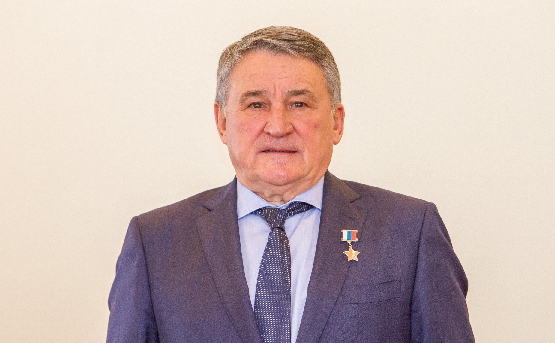 Юрий Воробьев вручил паспорта юным жителям Вологодской области