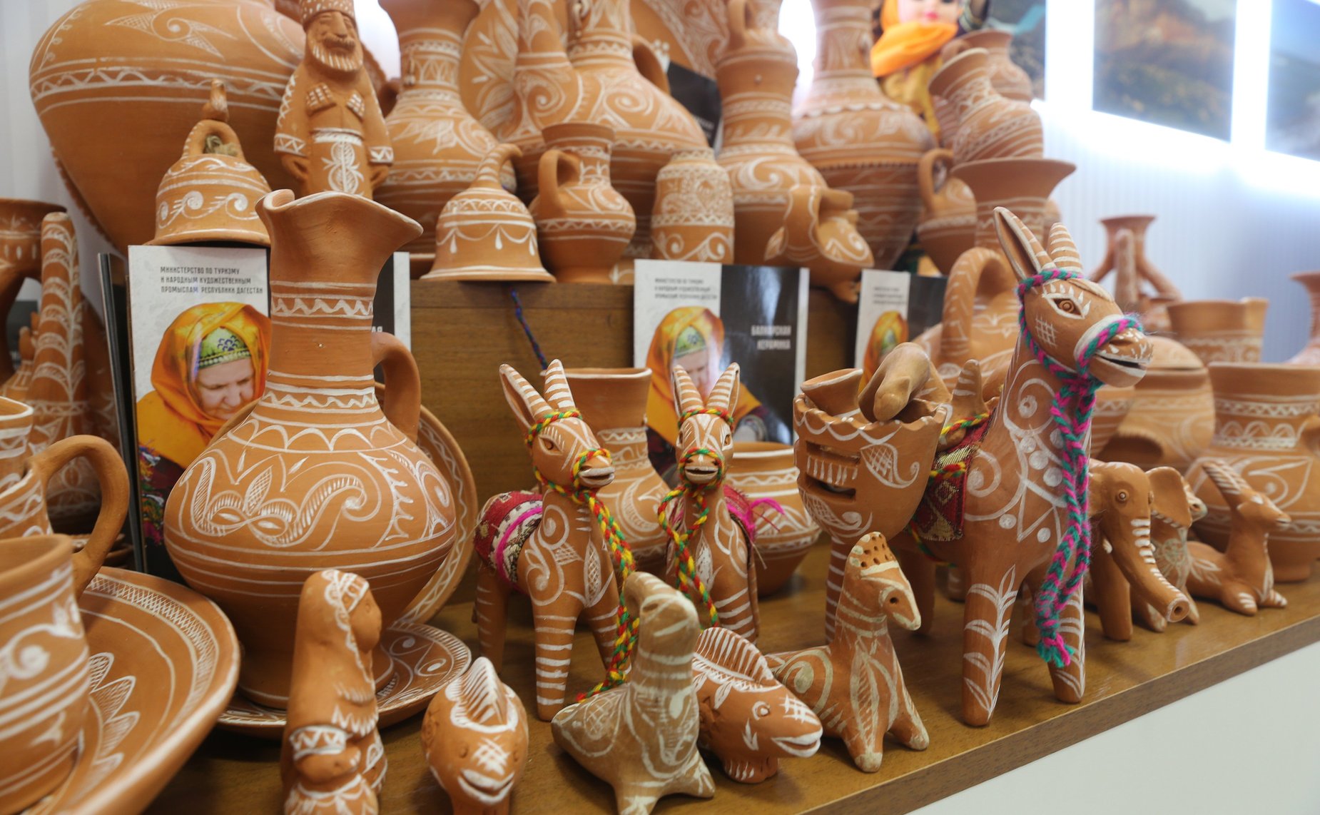 Валентина Матвиенко и Сергей Меликов посетили выставку, посвященную 100-летию Республики Дагестан