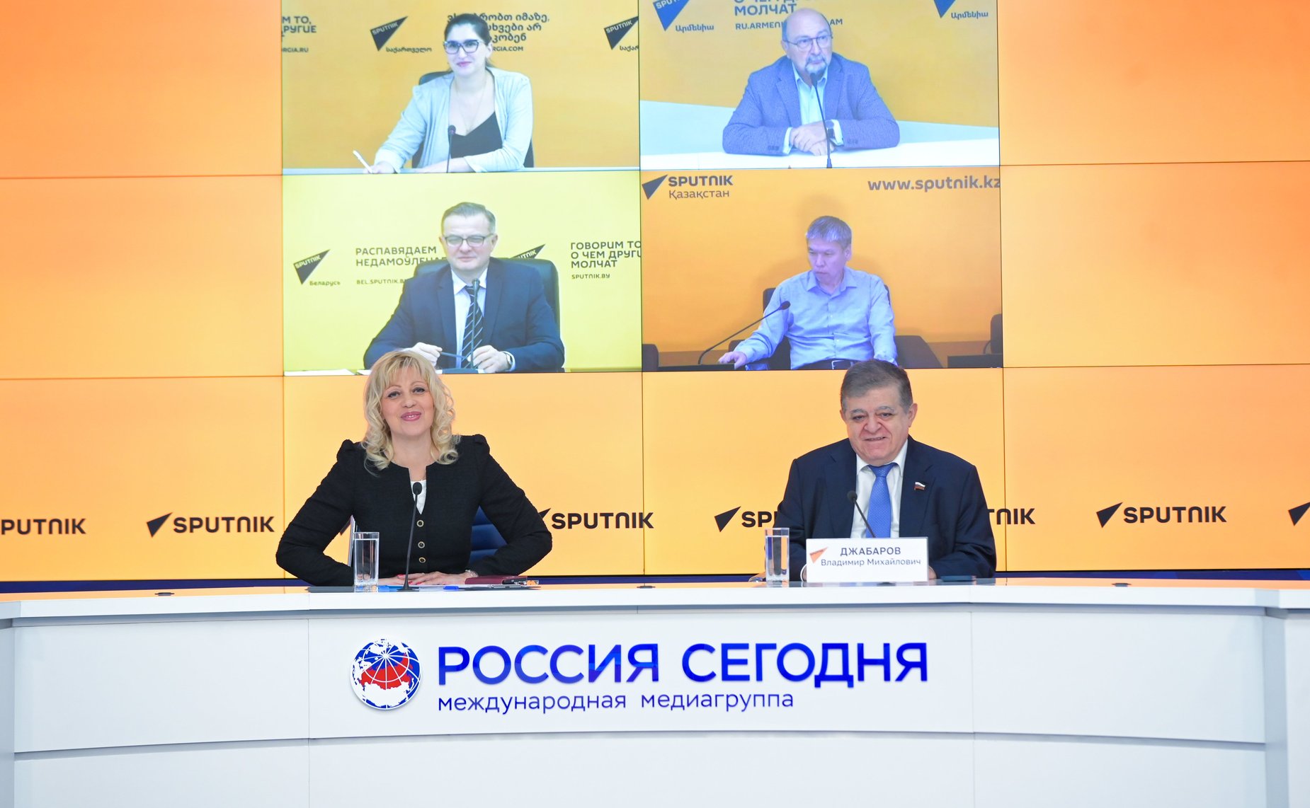 Видеомост с участием первого заместителя председателя Комитета СФ по международным делам Владимира Джабарова по актуальной международной повестке и вопросам сотрудничества России со странами ближнего зарубежья