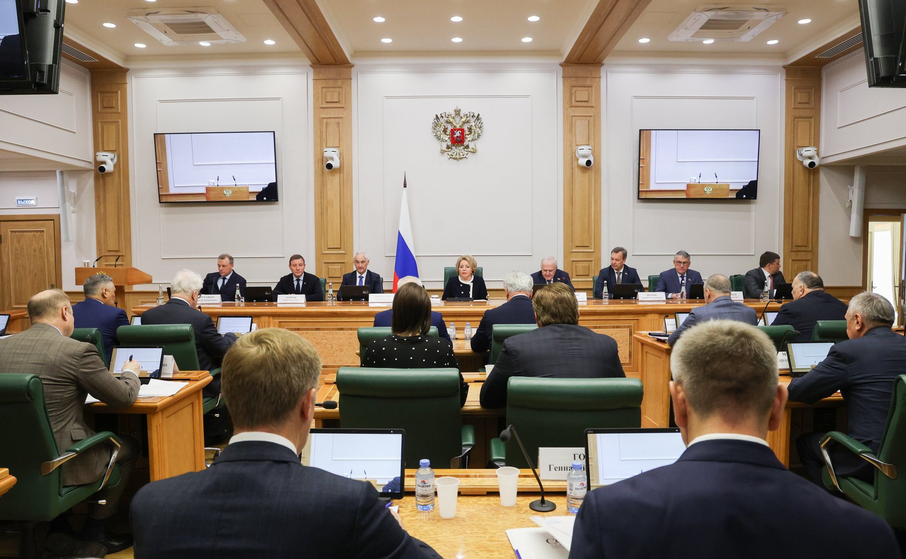 На заседании Комитета СФ по обороне и безопасности проведены консультации по предложенной Президентом РФ кандидатуре на должность Министра обороны