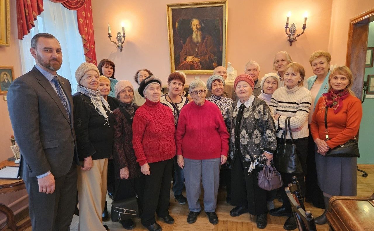 Ольга Бас организовала в ЛНР экскурсию для представителей «серебряного возраста» в Литературный музей Владимира Даля