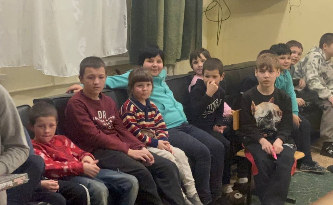 Игорь Кастюкевич посетил подшефный детский центр в Новокиевке Херсонской области, передал книги и подарки для воспитанников