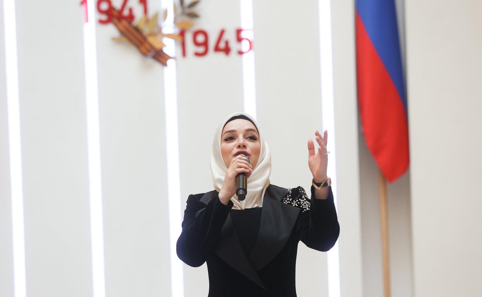 Председатель Совета Федерации и глава Парламента Чеченской Республики осмотрели выставку «Грозный – культурная столица России 2025 года»