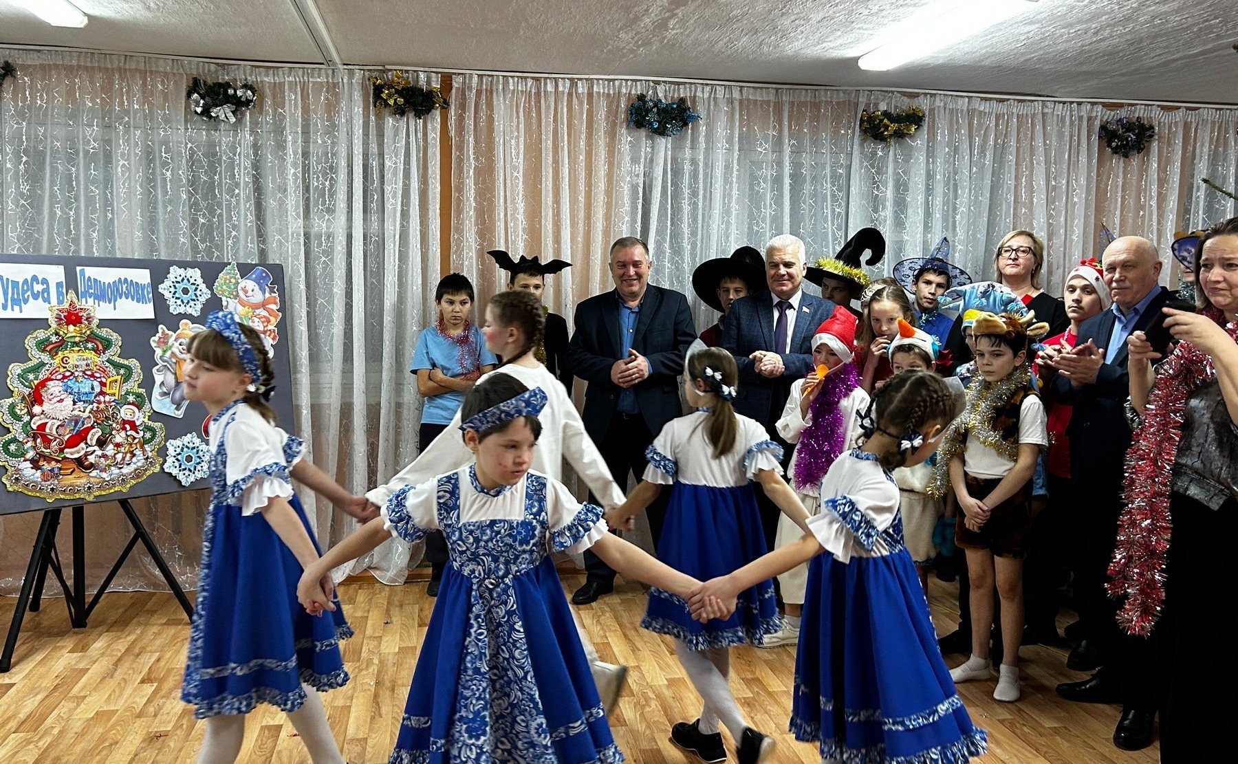 Сергей Мартынов побывал в Нартасской школе-интернате с подарками, устроив детям яркий праздник, а также исполняет желания ребятишек в рамках благотворительной акции «Елка желаний»