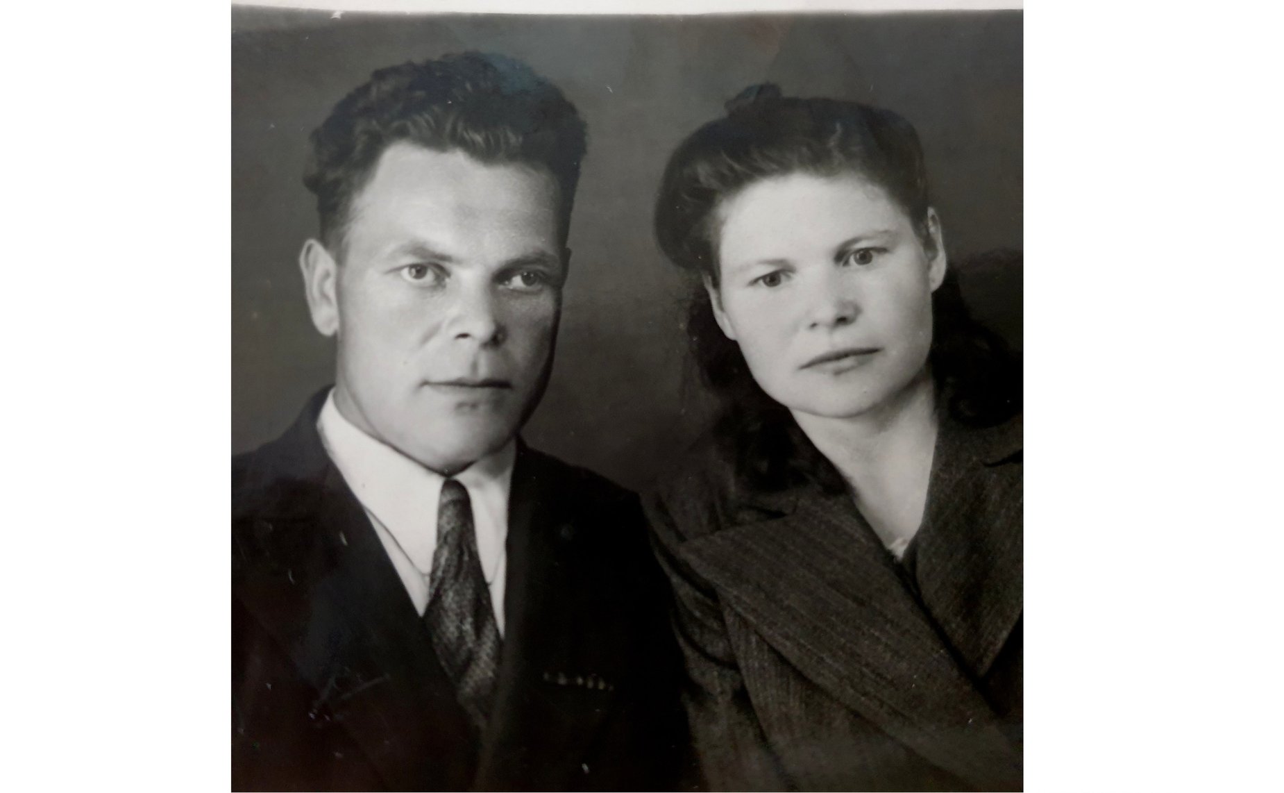 Кривченковы Аполлон Михайлович и Марфа Федоровна (1911–1978). Марфа Федоровна Во время войны была медицинской сестрой. Спасала и лечила раненых в ходе боев под Смоленском. Дедушка и бабушка сотрудницы Аппарата СФ Э. Фроловой