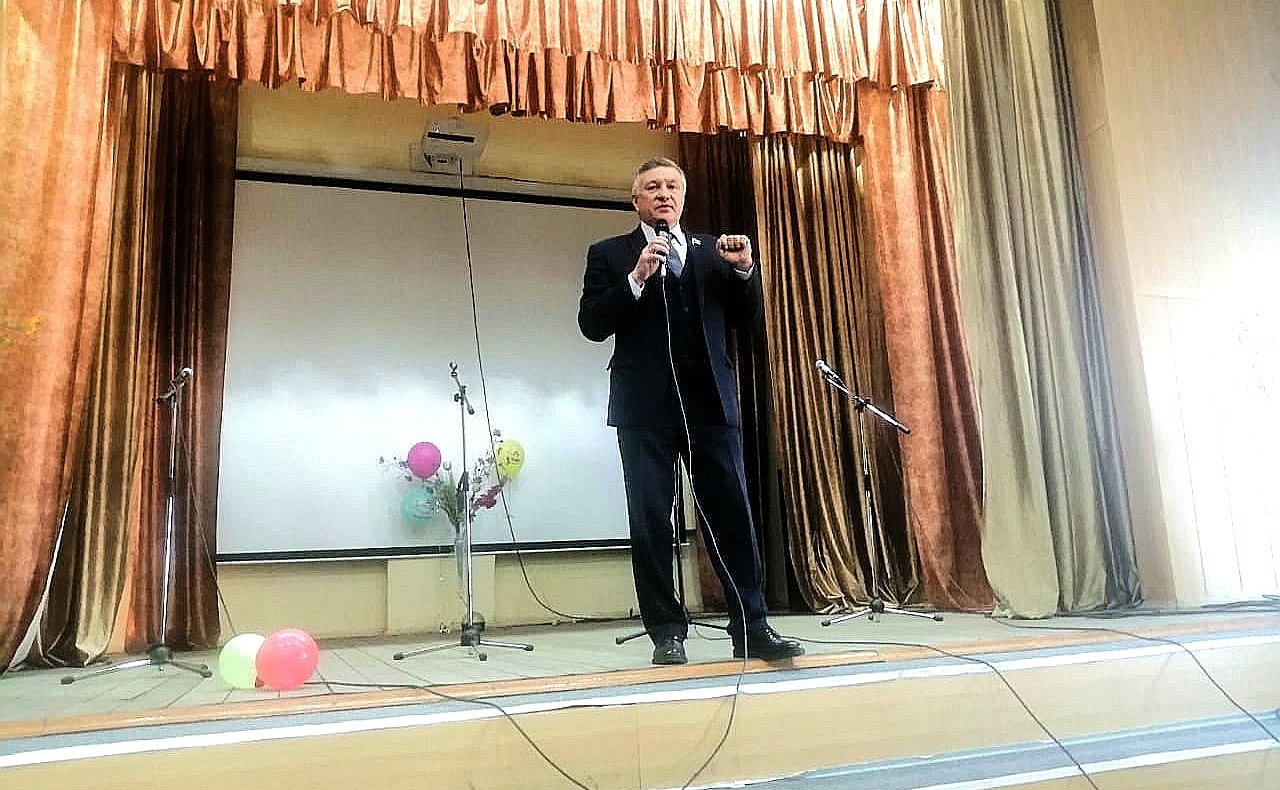 Сергей Михайлов в рамках рабочей поездки в регион встретился с учащимся Нерчинского аграрного техникума