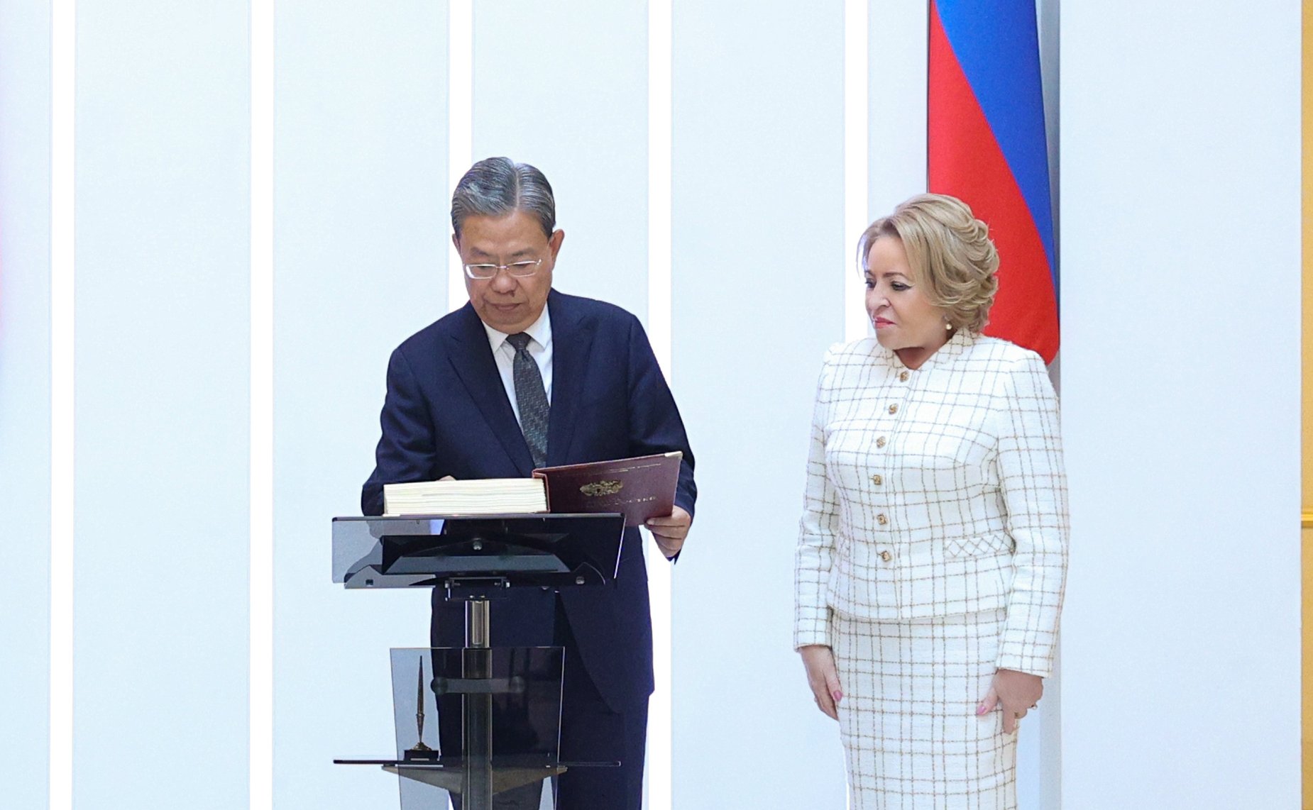 Валентина Матвиенко провела встречу с Председателем Постоянного комитета Всекитайского собрания народных представителей КНР Чжао Лэцзи