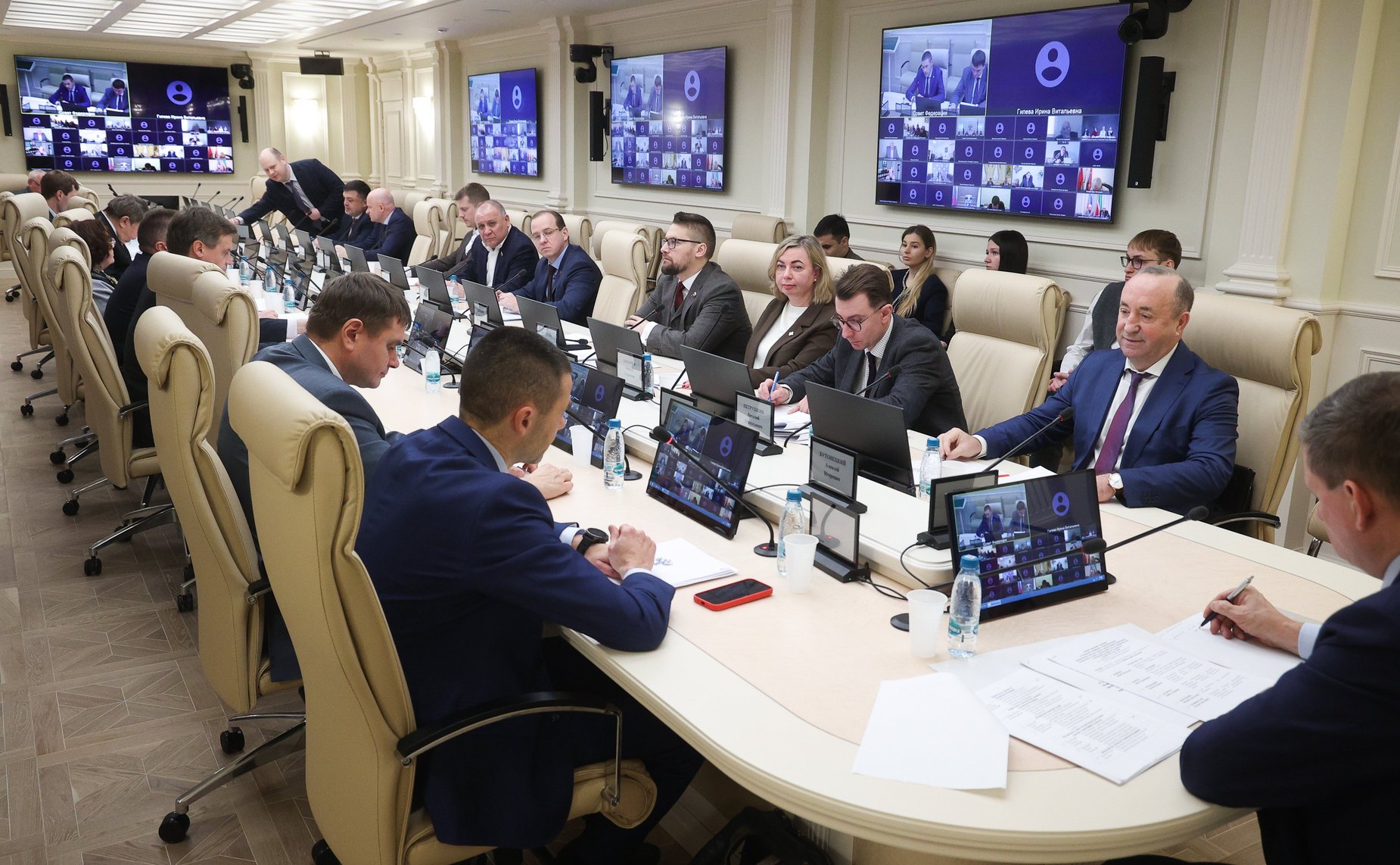 Совещание на тему «О механизмах возвращения в гражданский оборот неиспользуемых земельных участков, принадлежавших организациям, исключенным из единого государственного реестра юридических лиц, и собственники которых не установлены»