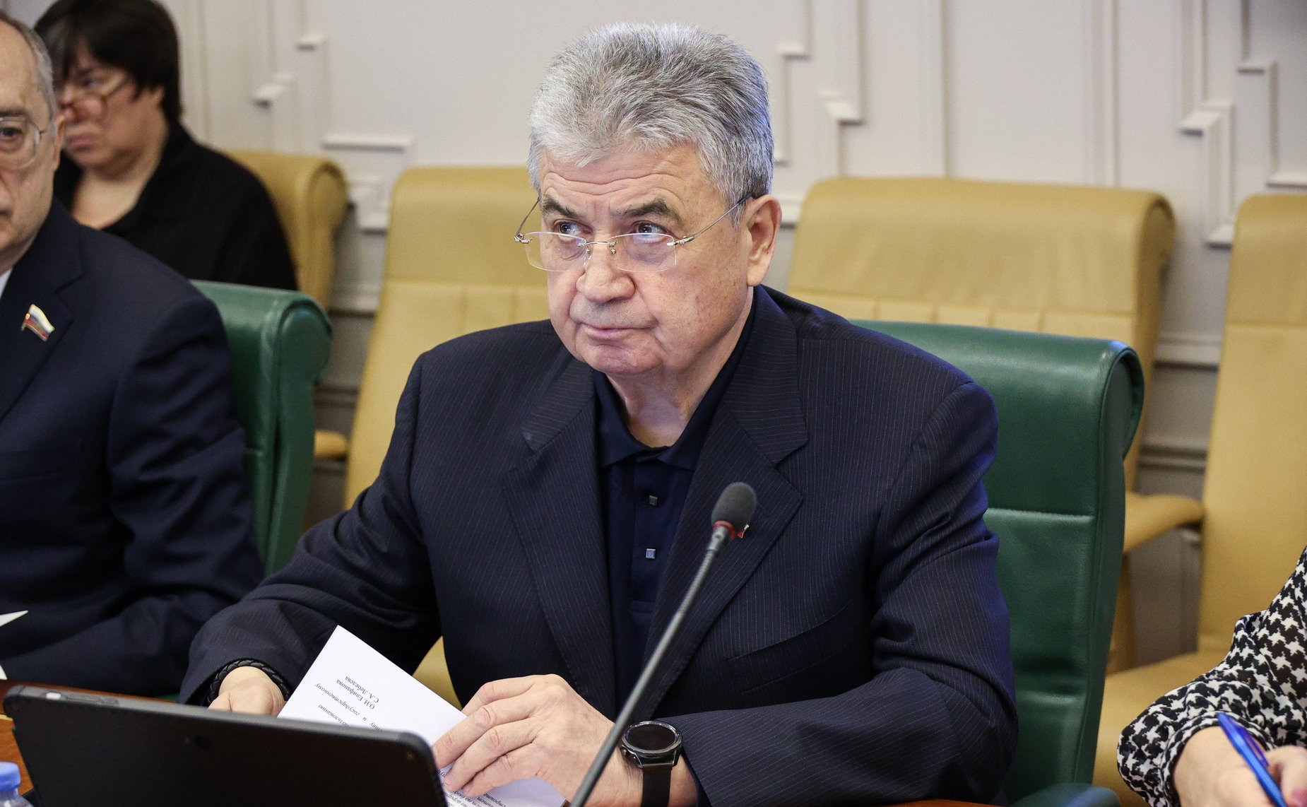 Геннадий Емельянов