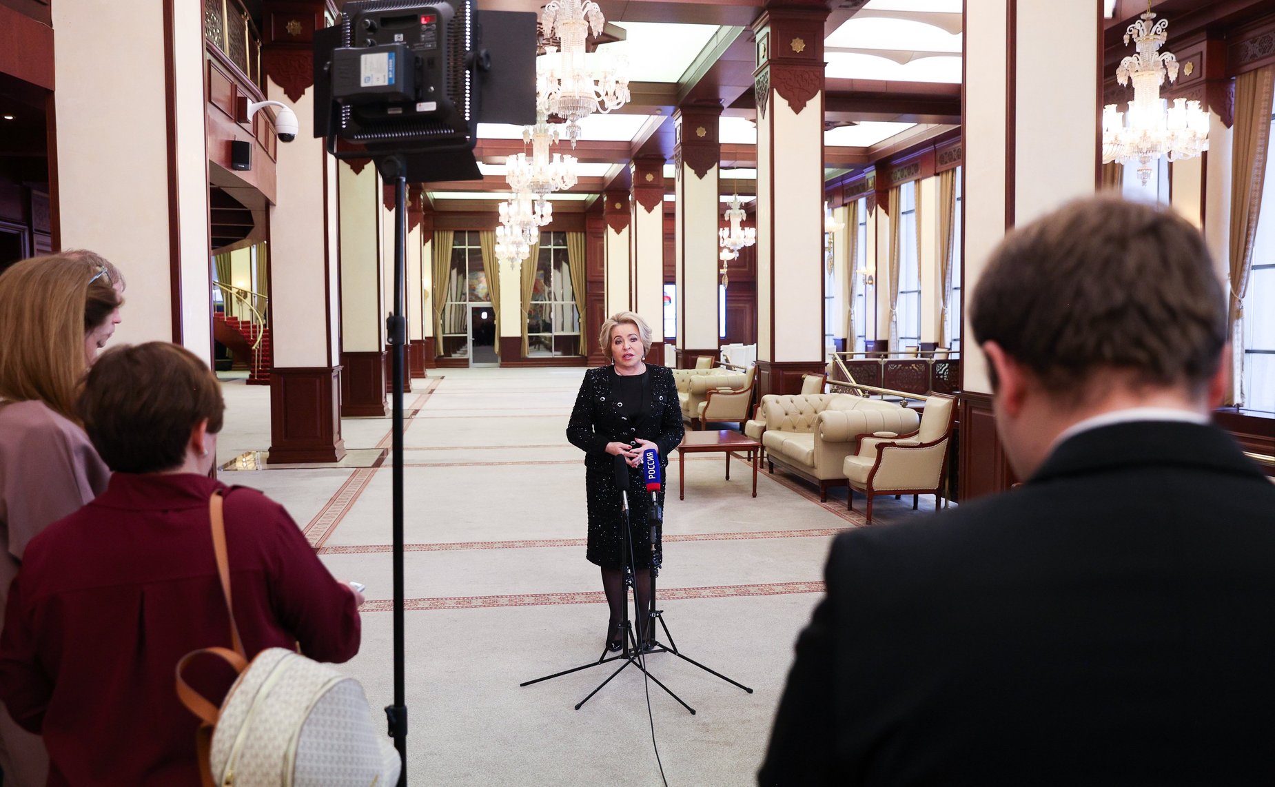 Пресс-подход Председателя Совета Федерации Валентины Матвиенко