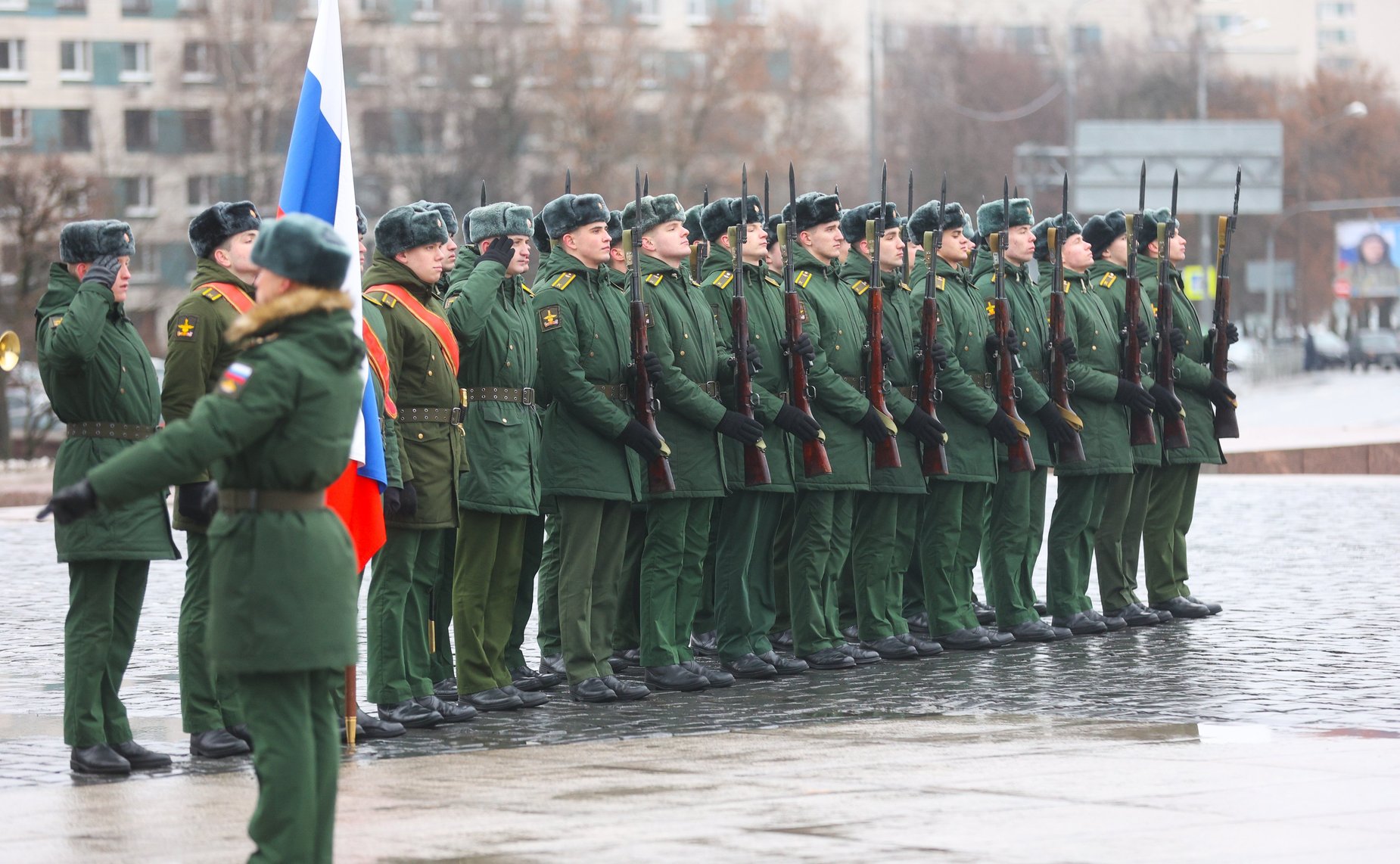 Торжественно-траурная церемония возложения цветов к Монументу героическим защитникам Ленинграда, посвященная 80-й годовщине прорыва блокады Ленинграда
