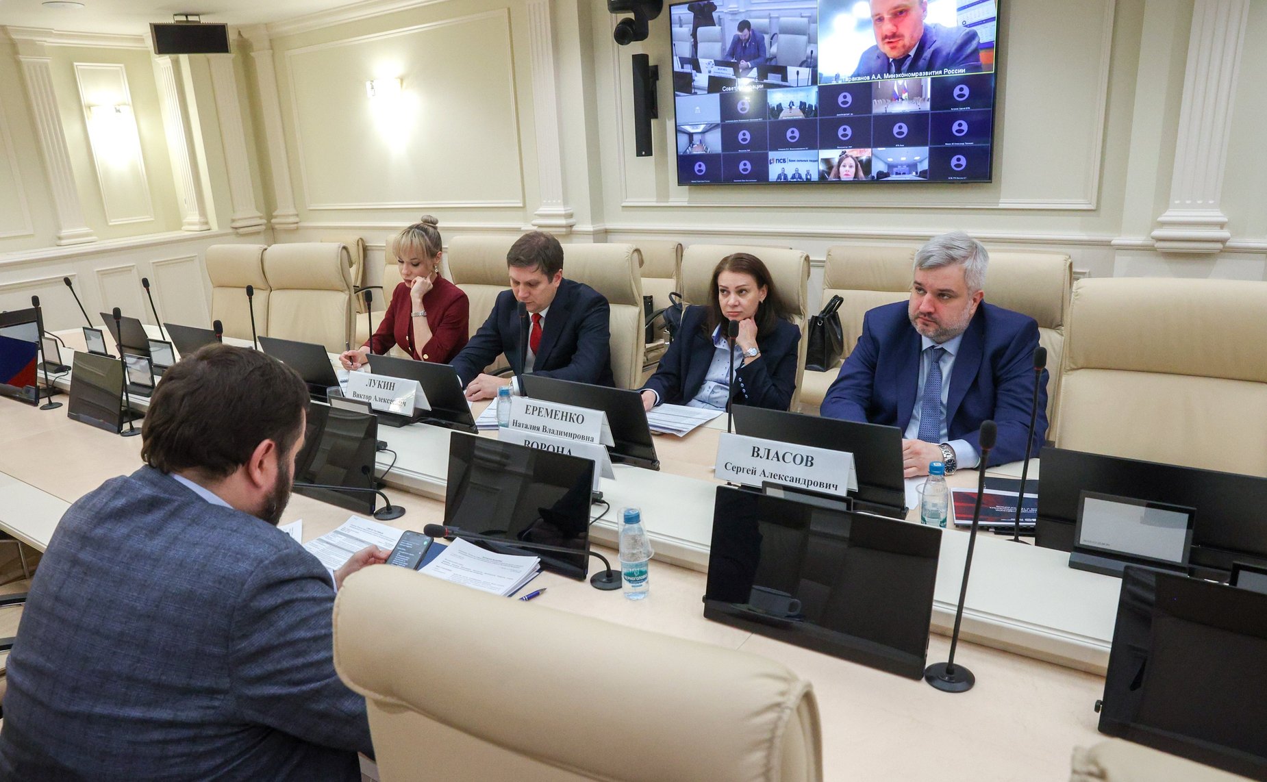 Совещание Комитета СФ по экономической политике «Развитие инфраструктуры поддержки субъектов малого и среднего предпринимательства в воссоединенных субъектах Российской Федерации»