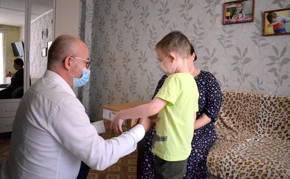Олег Цепкин навестил юного златоустовца Матвея