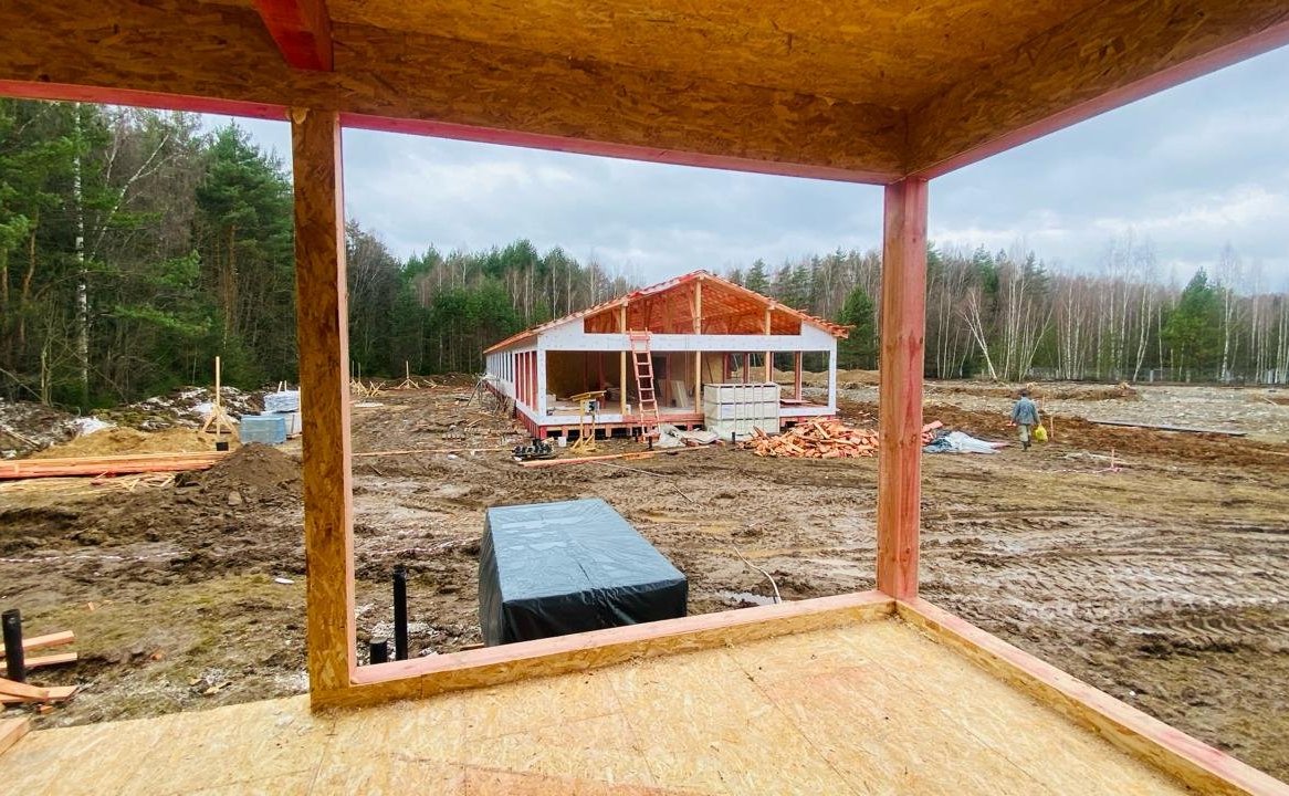 Наталия Косихина и Александр Русаков в ходе поездки в регион проверили ход строительства быстровозводимых корпусов и благоустройства территории в детском оздоровительно-образовательном центре имени А. Матросова