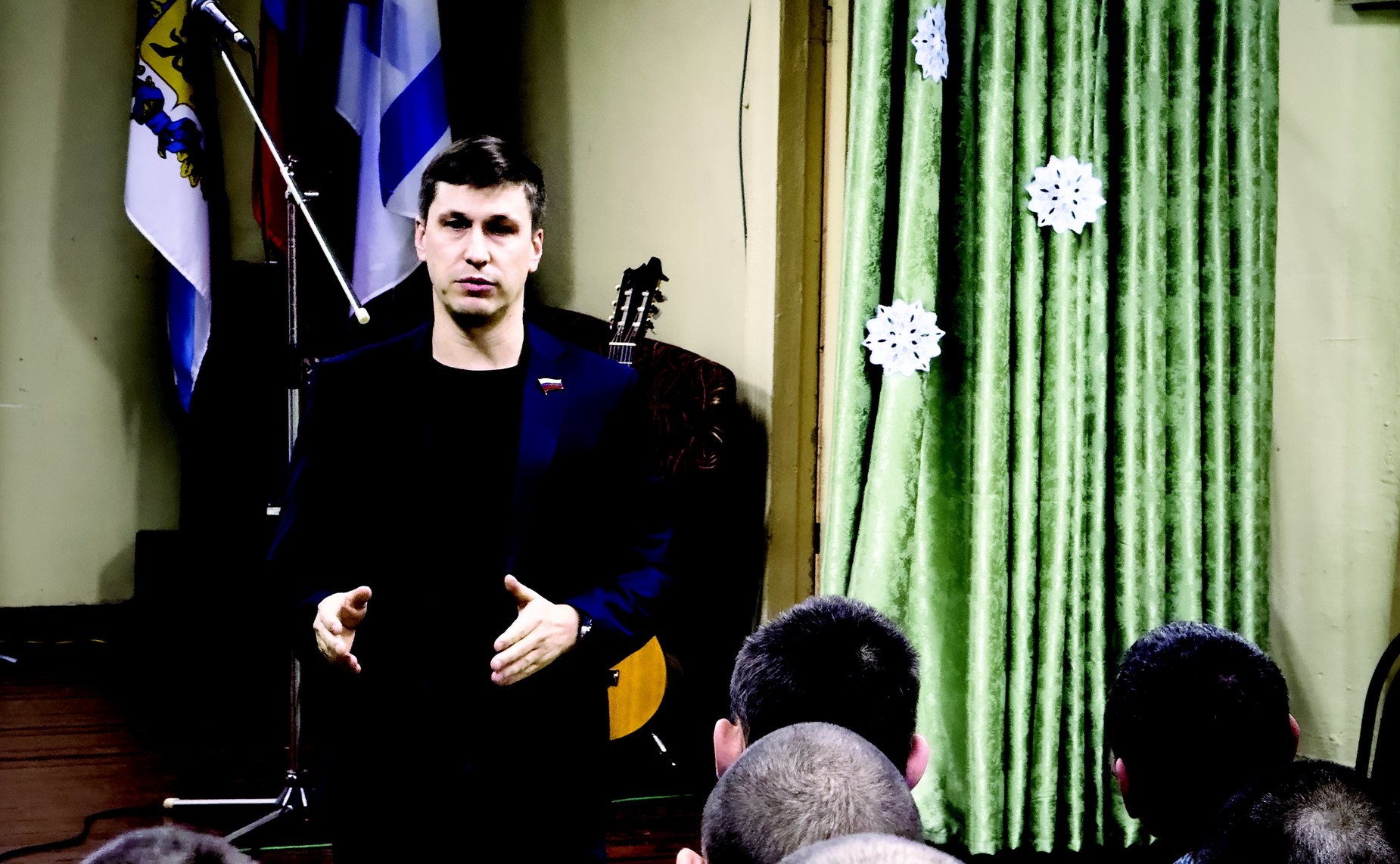 Иван Новиков вместе с представителями общественных организаций, командой Ресурсного центра добровольчества поздравил с Новым годом и Рождеством участников специальной военной операции