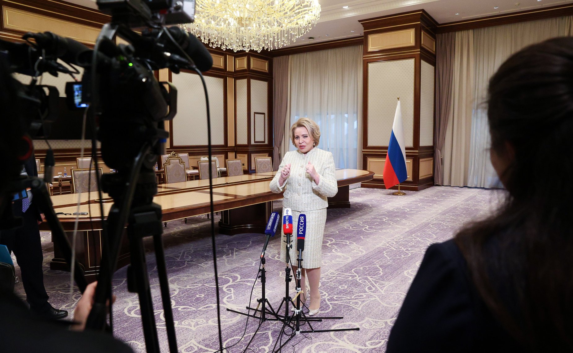Пресс-подход Председателя Совета Федерации Валентины Матвиенко по итогам встречи с Президентом Республики Узбекистан Шавкатом Мирзиёевым
