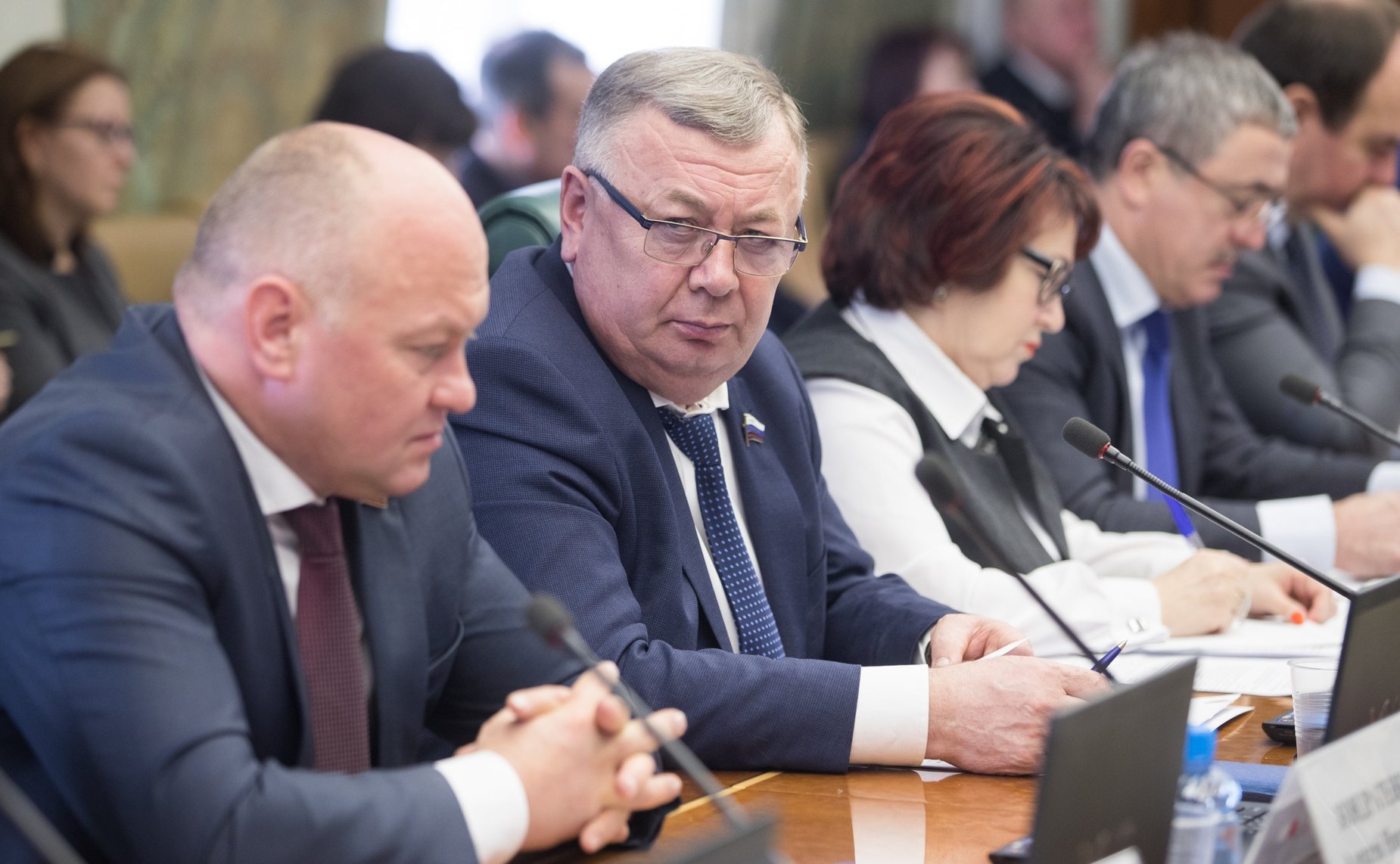 В. Николаев