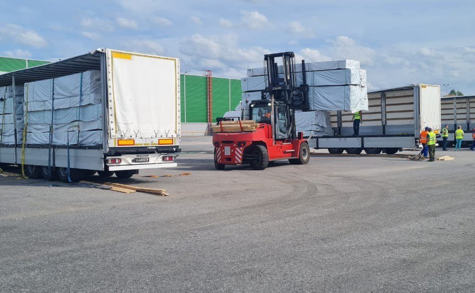 Российские регионы активно включились в работу по оказанию гуманитарной помощи лесоматериалами ДНР и ЛНР