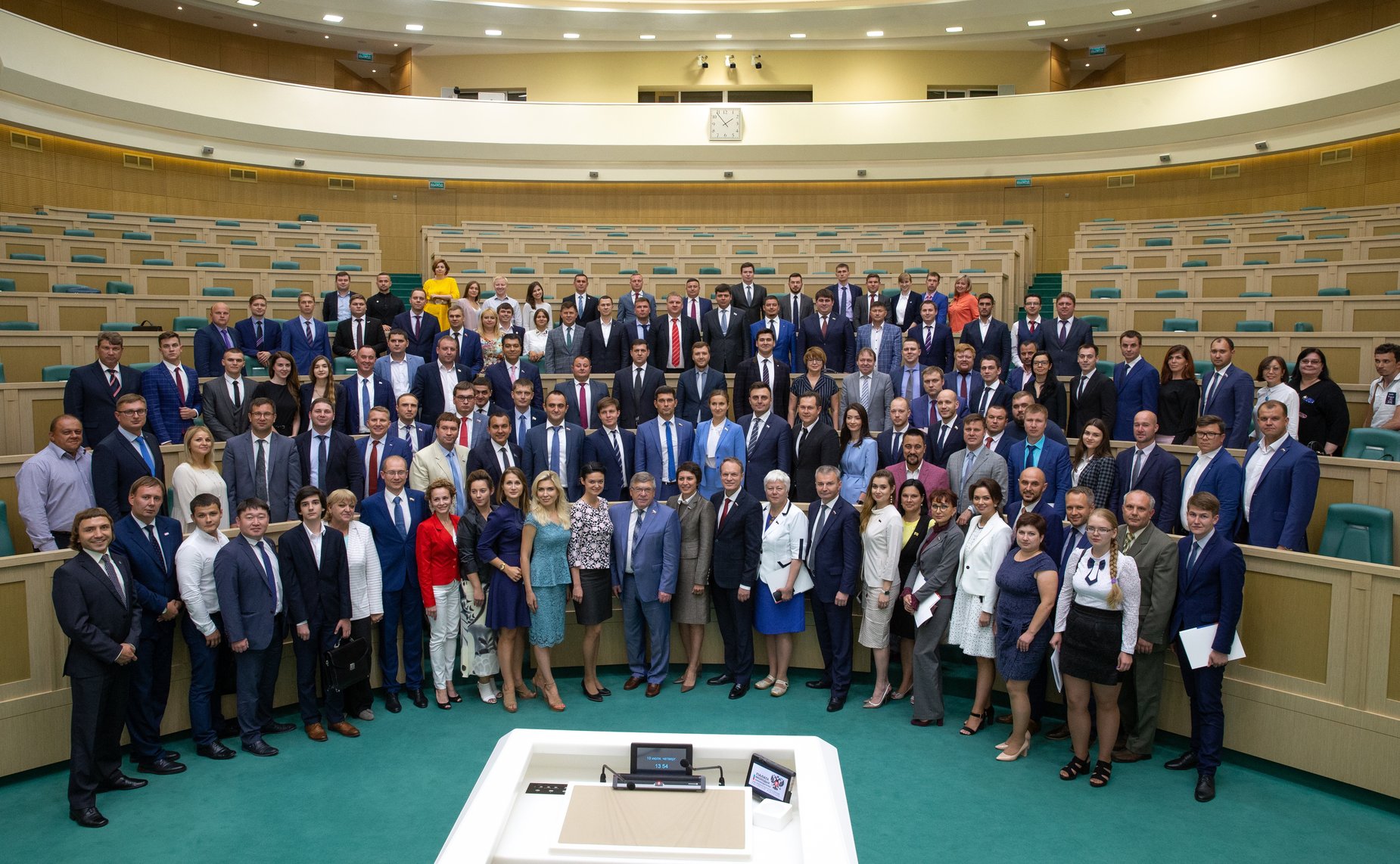 Пленарное заседание Палаты молодых законодателей