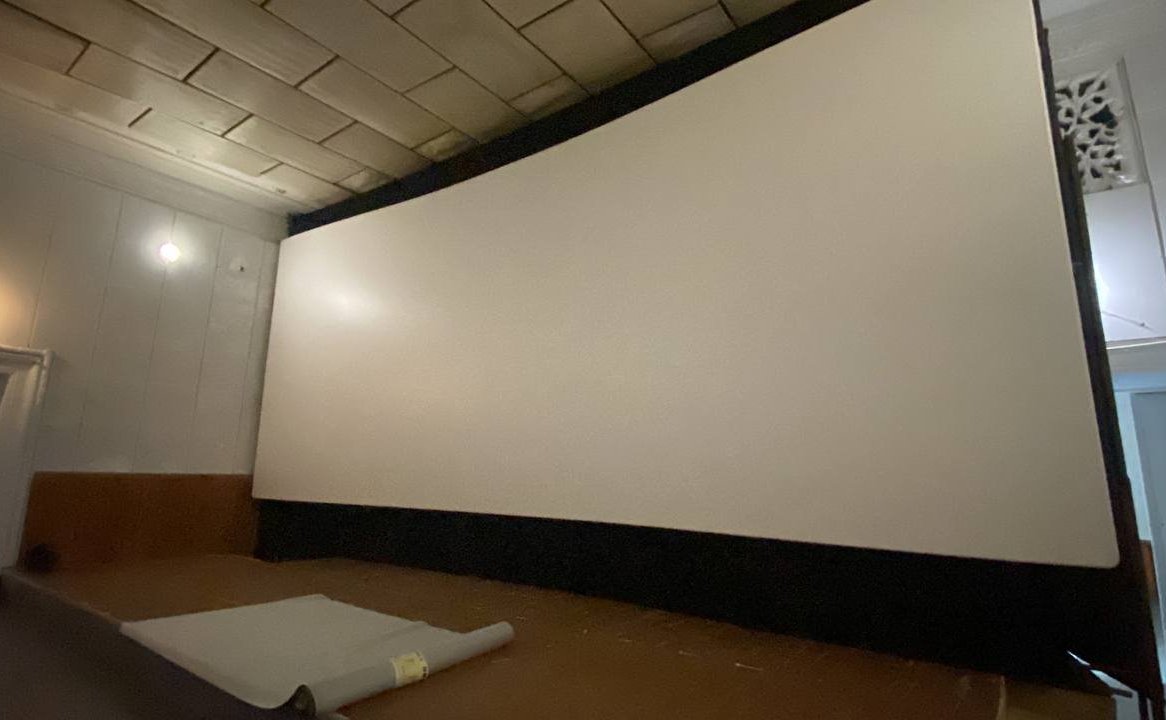 Игорь Кастюкевич посетил кинотеатр Скадовска, в котором сейчас завершаются ремонтные работы