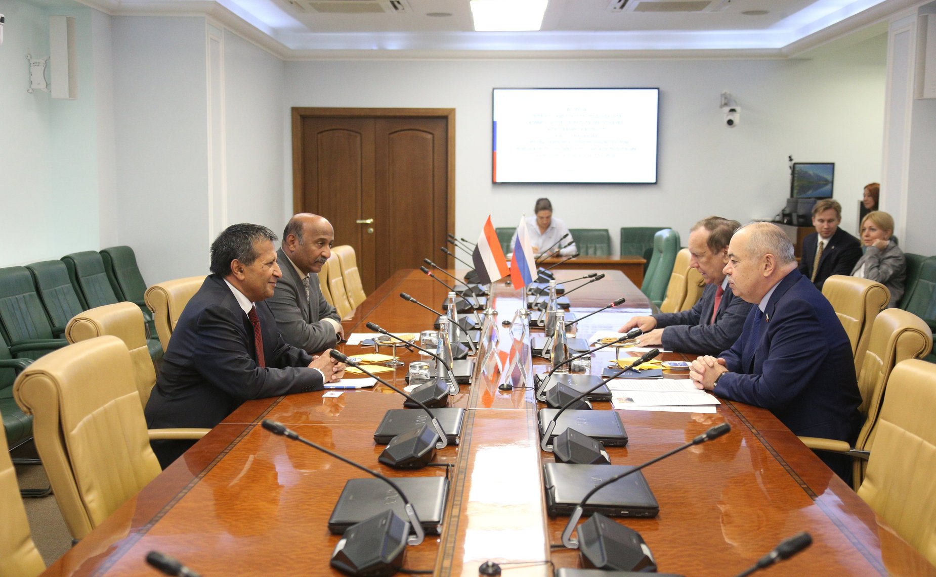 Ильяс Умаханов провел встречу с Чрезвычайным и Полномочным Послом Йеменской Республики в РФ Ахмедом Салемом Аль-Вахейши