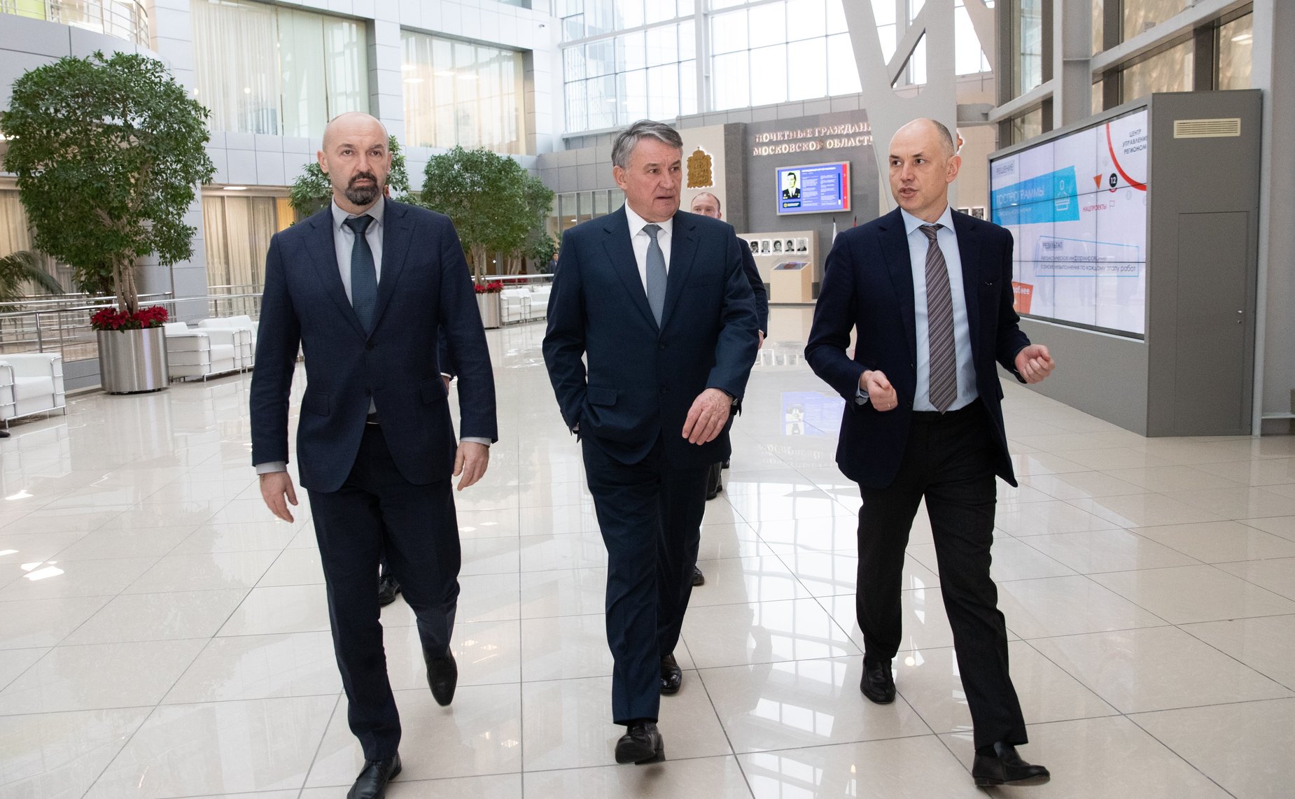 Юрий Воробьев осмотрел Центр управления регионом в здании Правительства Московской области