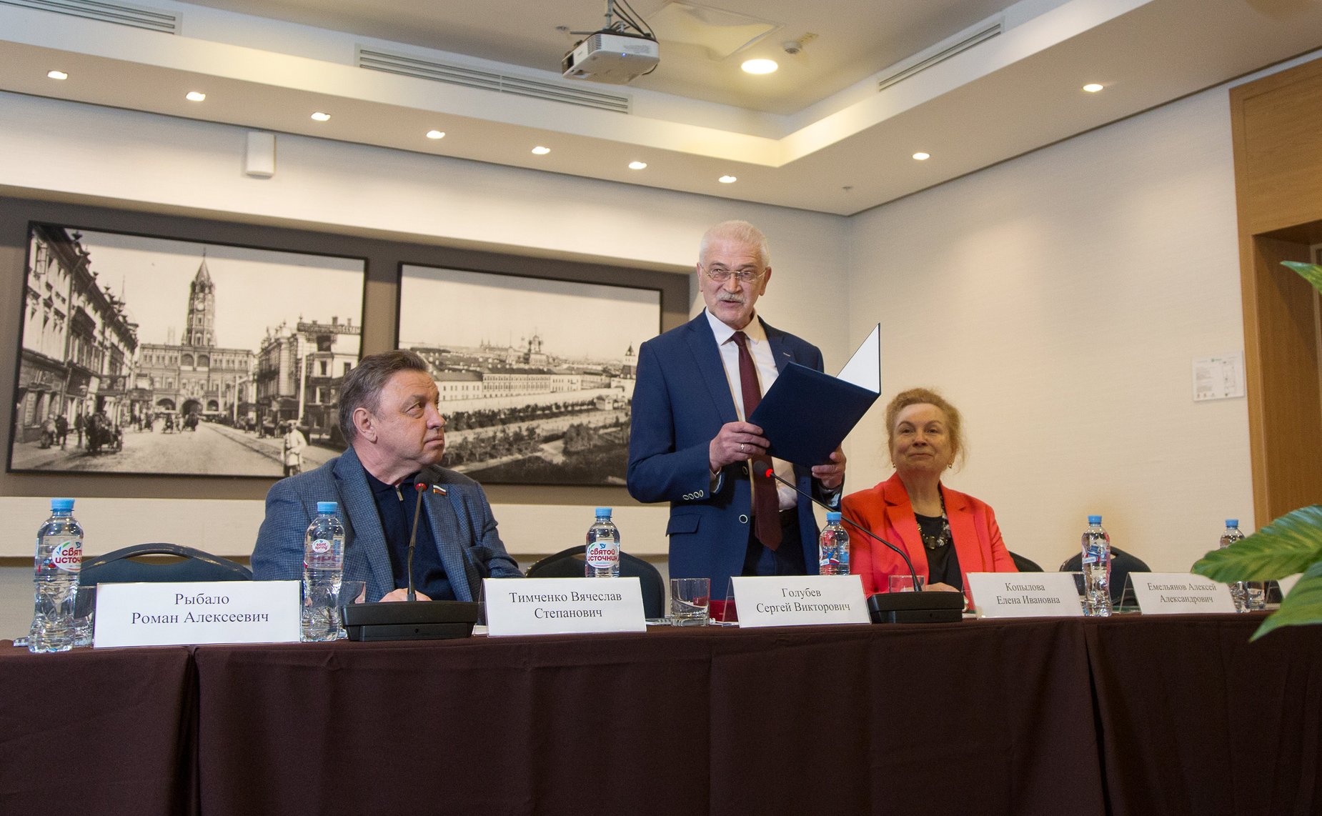 Вячеслав Тимченко принял участие в «круглом столе», на котором обсудили актуальные вопросы гармоничного развития исторических поселений и исторических центров в России