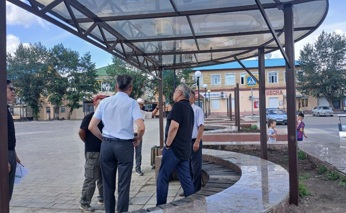 Баир Жамсуев в ходе рабочей поездки в регион проверил ход строительных и ремонтных работ в посёлке Агинское