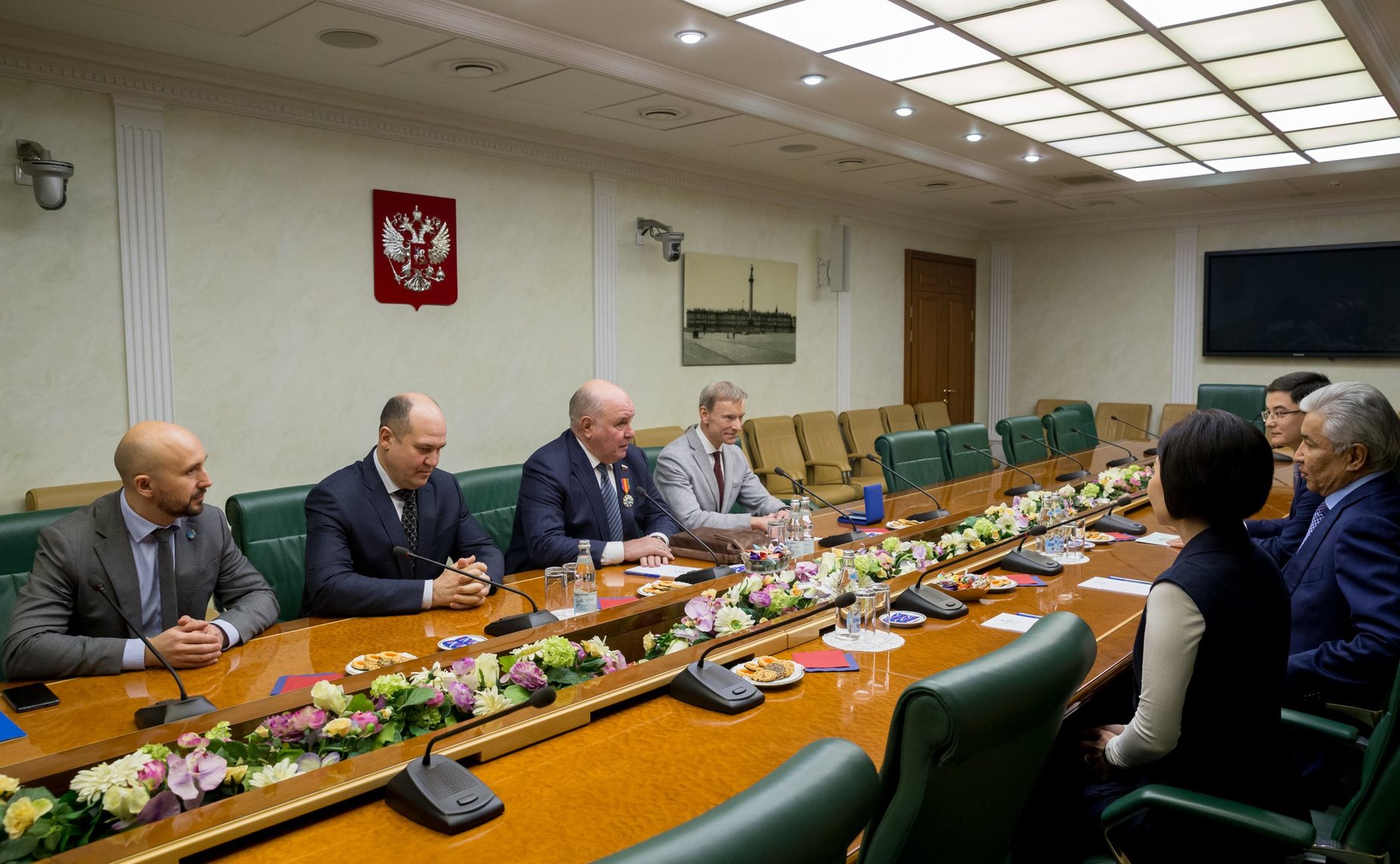 Встреча первого заместителя председателя Комитета СФ по науке, образованию и культуре Г. Карасина и Посла Республики Казахстан в Российской Федерации И. Тасмагамбетова