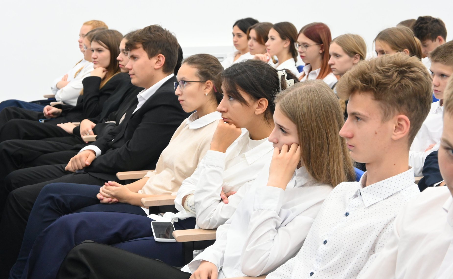 Елена Писарева открыла показ документального фильма М. Наумовой «Герои среди нас» в Великом Новгороде