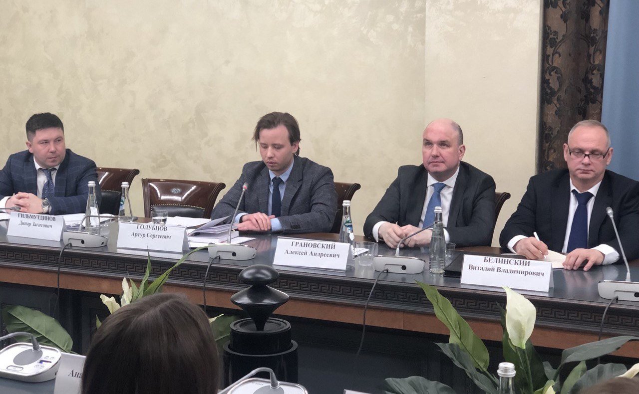 Сенаторы и эксперты обсудили совершенствование антикоррупционного просвещения граждан